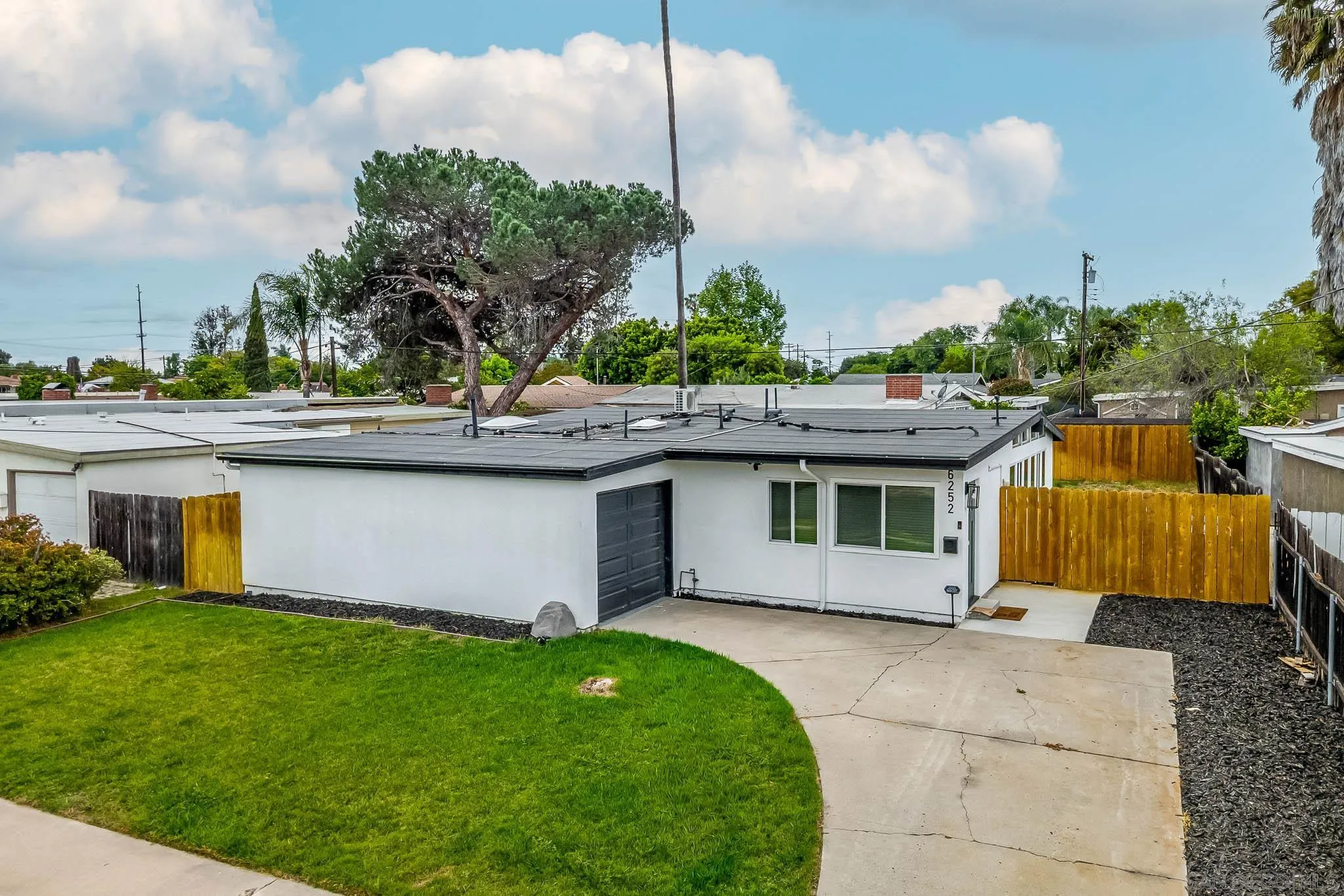https://cdn.realtyfeed.com/cdn/127/260010343/67594017abc0024e1593ec90bba2a69d.webp
