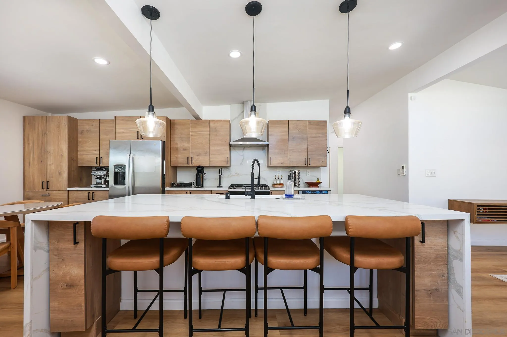 https://cdn.realtyfeed.com/cdn/127/260010343/c4064e23afd2529e63ec76c118dabede.webp