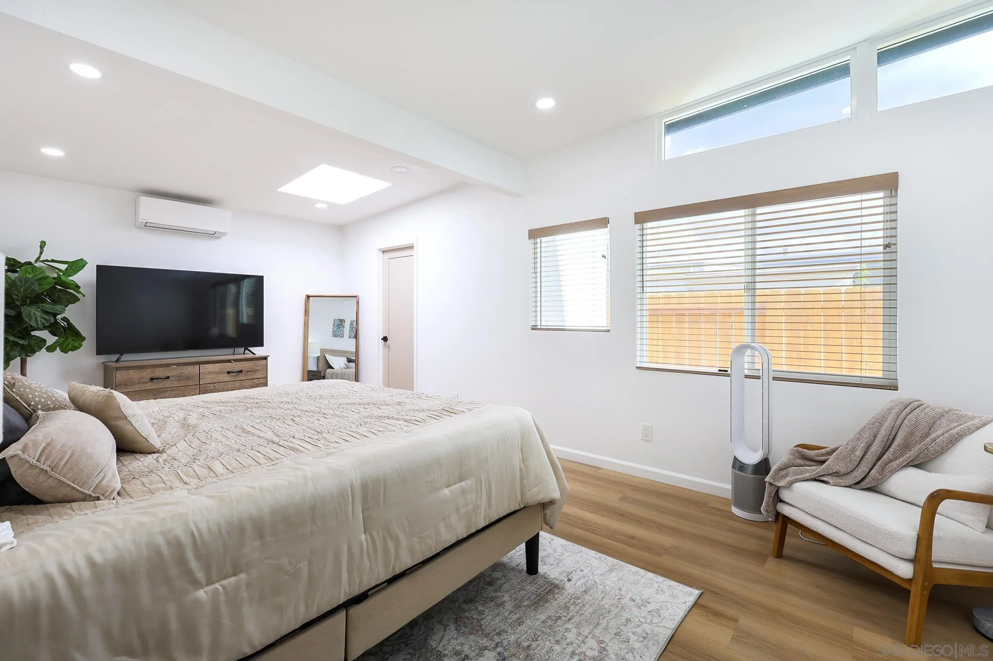 https://cdn.realtyfeed.com/cdn/127/260010343/cd3e2c10e89b4f34977389fdb5119898.webp