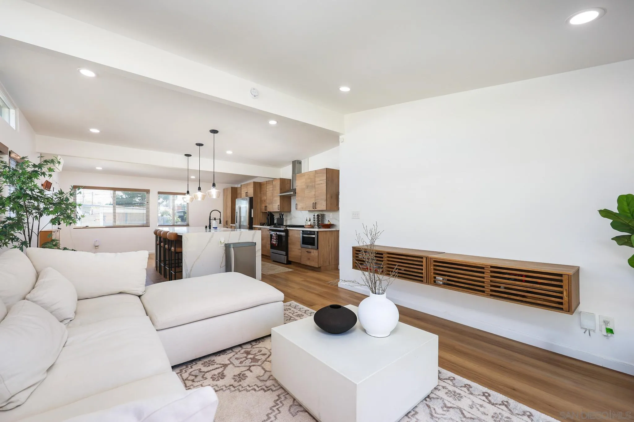 https://cdn.realtyfeed.com/cdn/127/260010343/fe82e4012abca85a938994016272b387.webp