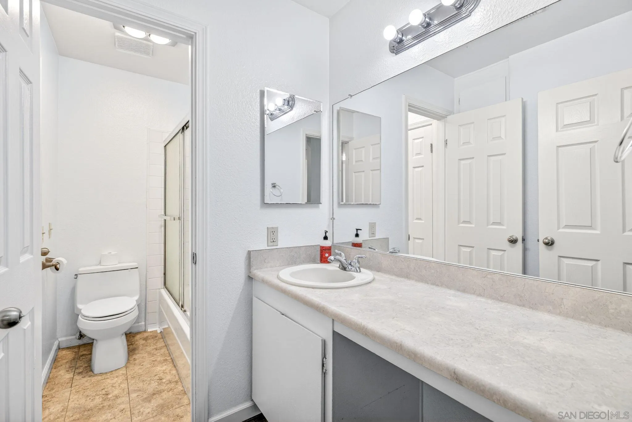 https://cdn.realtyfeed.com/cdn/127/260010345/157a0cf38bc403a11a381482c9c79053.webp