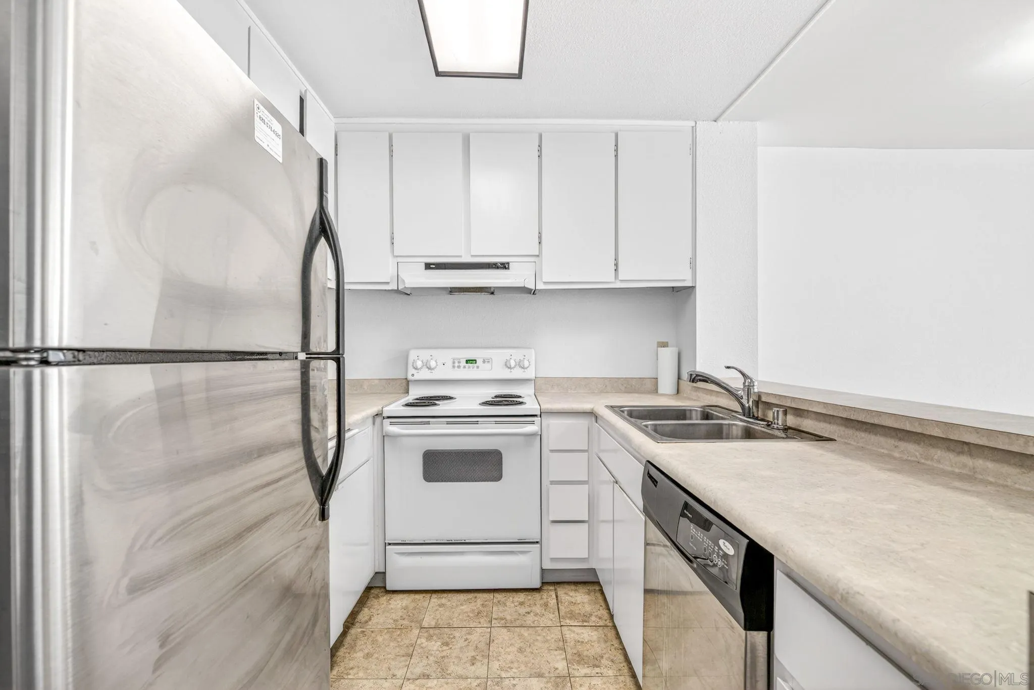 https://cdn.realtyfeed.com/cdn/127/260010345/3d358f64e3c5e9ad748f7bef9da3d008.webp