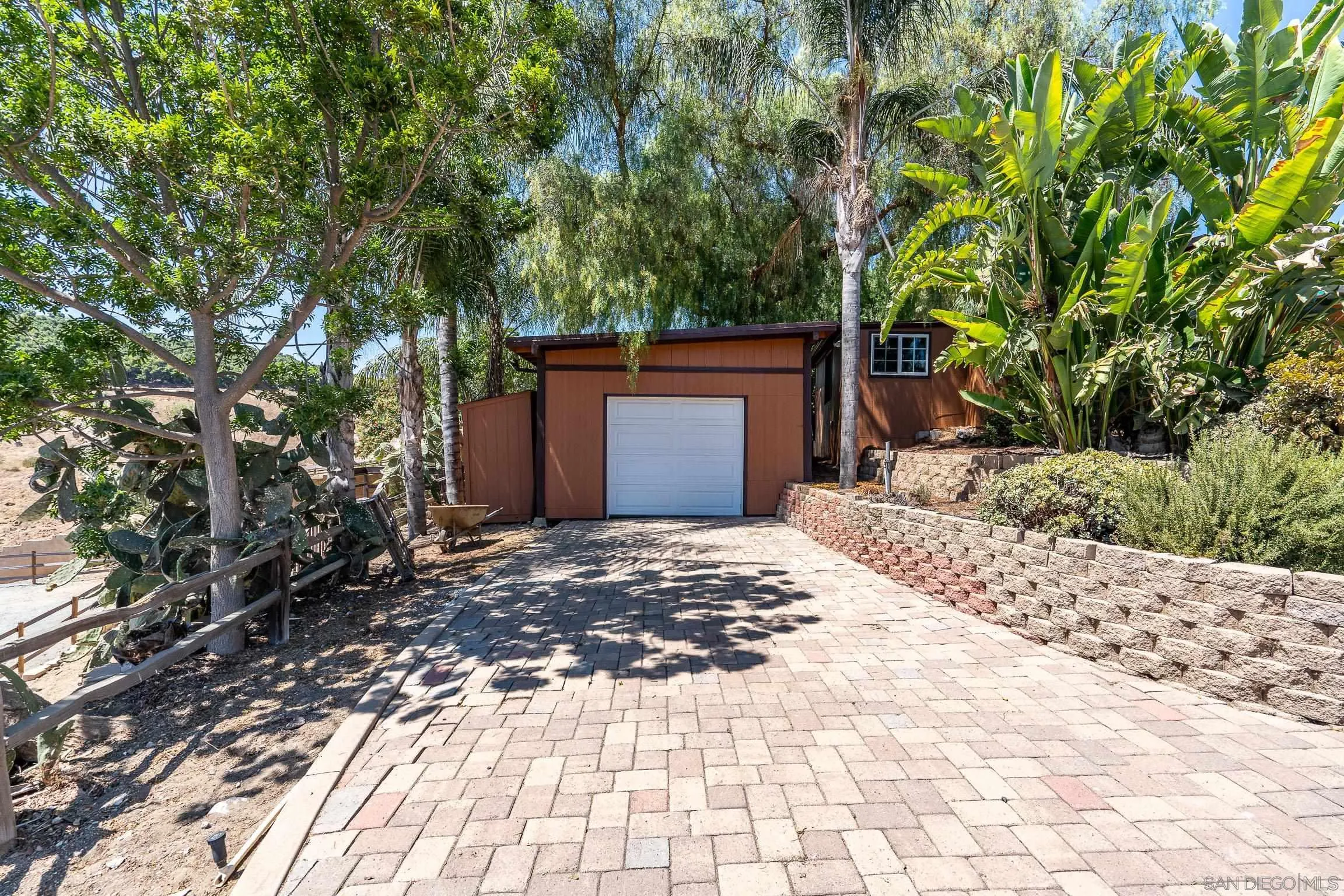 https://cdn.realtyfeed.com/cdn/127/260010347/0e088d92376824605788a3cffeded8b7.webp