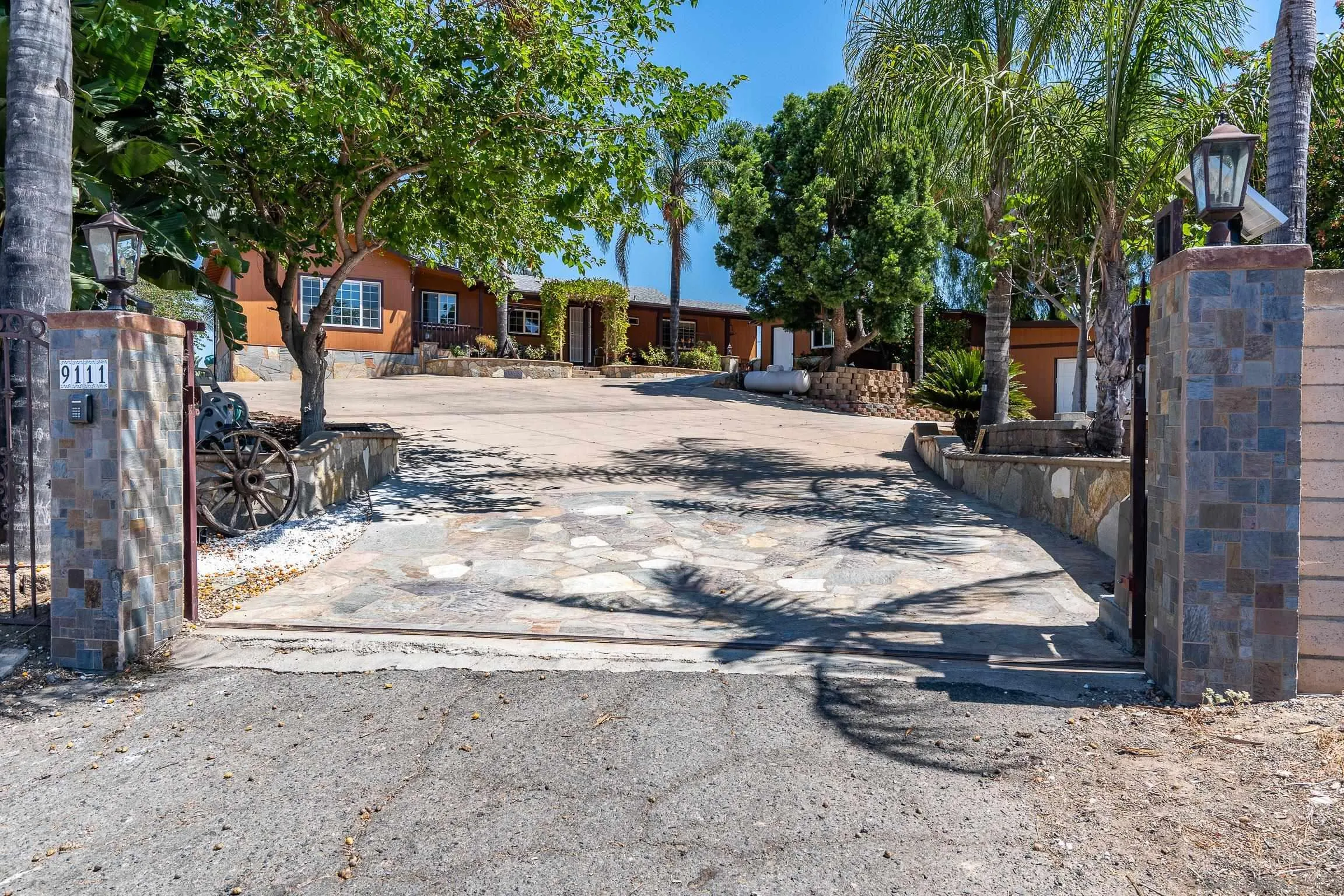 https://cdn.realtyfeed.com/cdn/127/260010347/22d953b36f93df6d917876f60e9d0716.webp