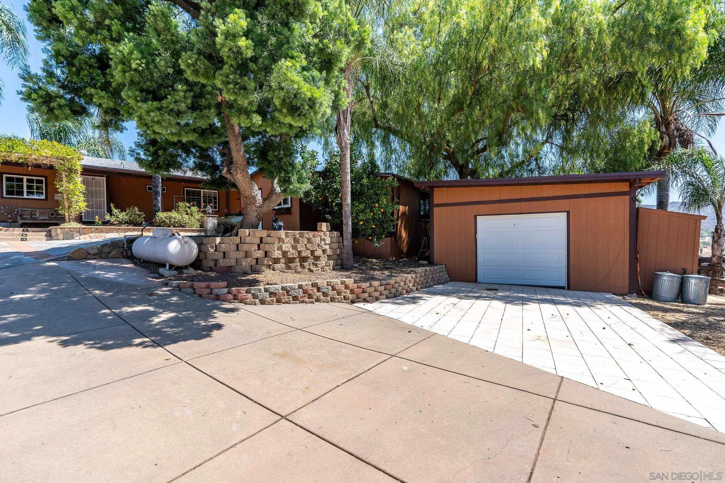 https://cdn.realtyfeed.com/cdn/127/260010347/7f25696c5625bf8e3e8c585bd17d2252.webp