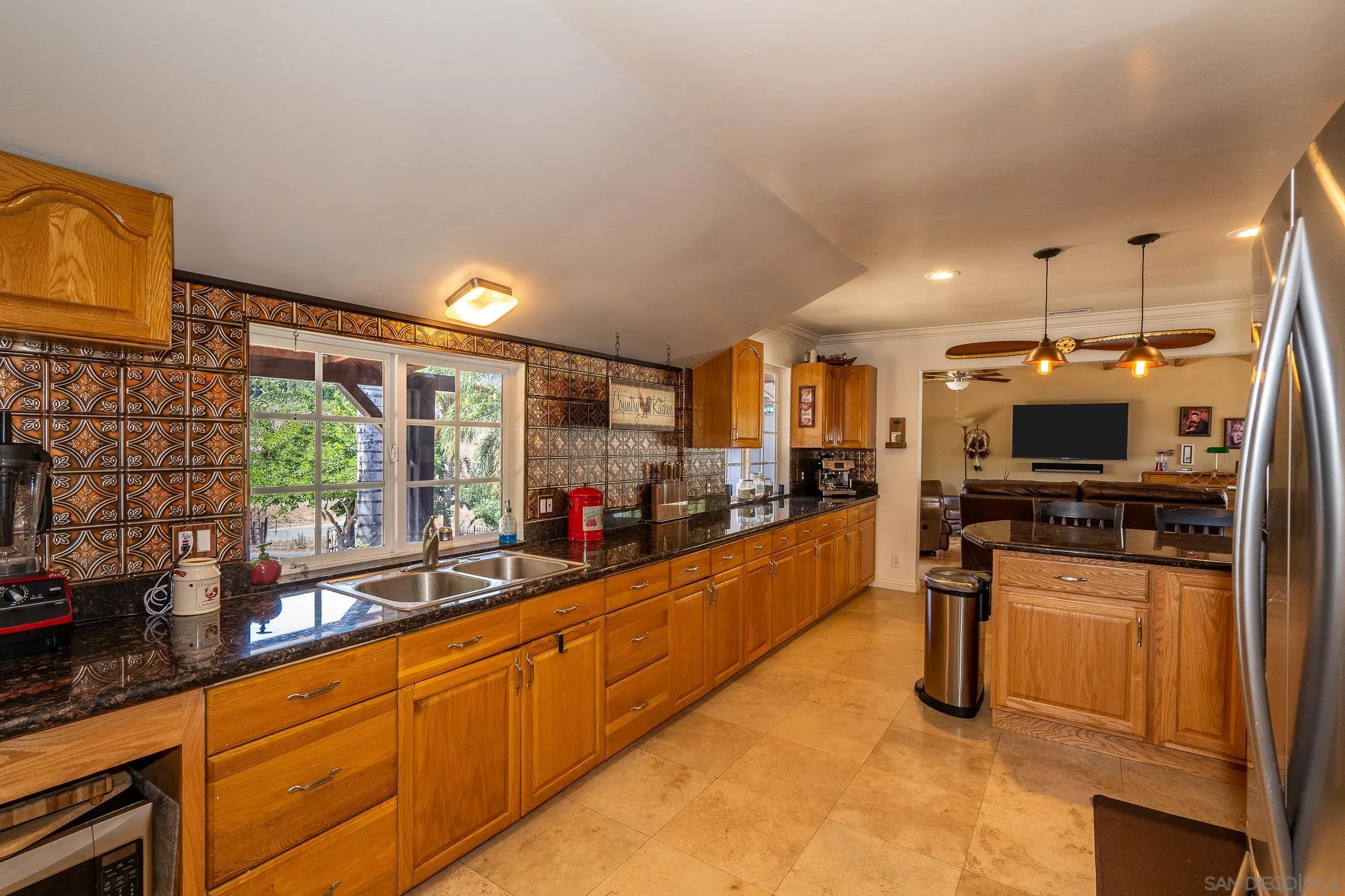 https://cdn.realtyfeed.com/cdn/127/260010347/bdf8d16f11622693f84a01e4329e2d30.webp