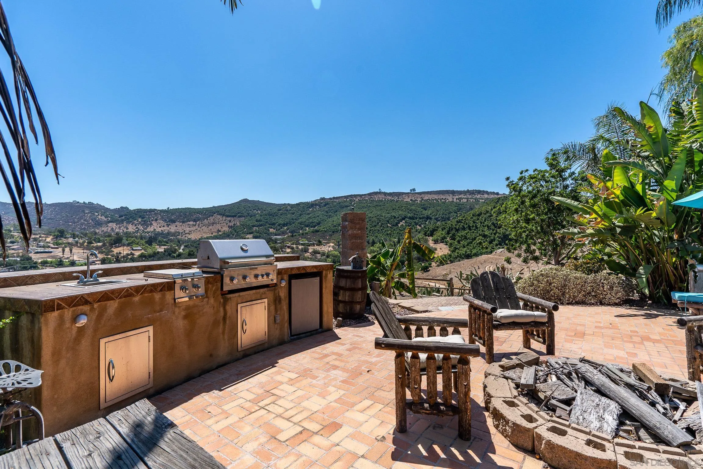 https://cdn.realtyfeed.com/cdn/127/260010347/d72c43f57942be246384ffe184bd10df.webp