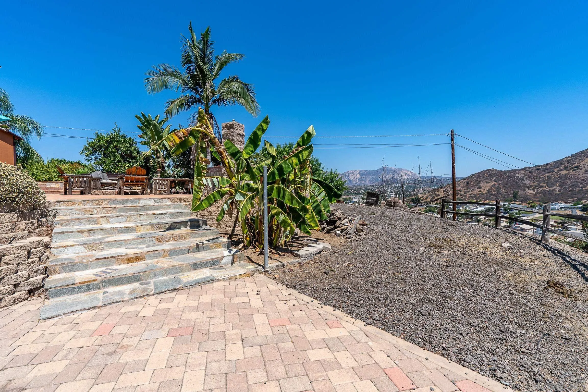 https://cdn.realtyfeed.com/cdn/127/260010347/e2dd416ccb0ba5145bb6811315d6c0b1.webp