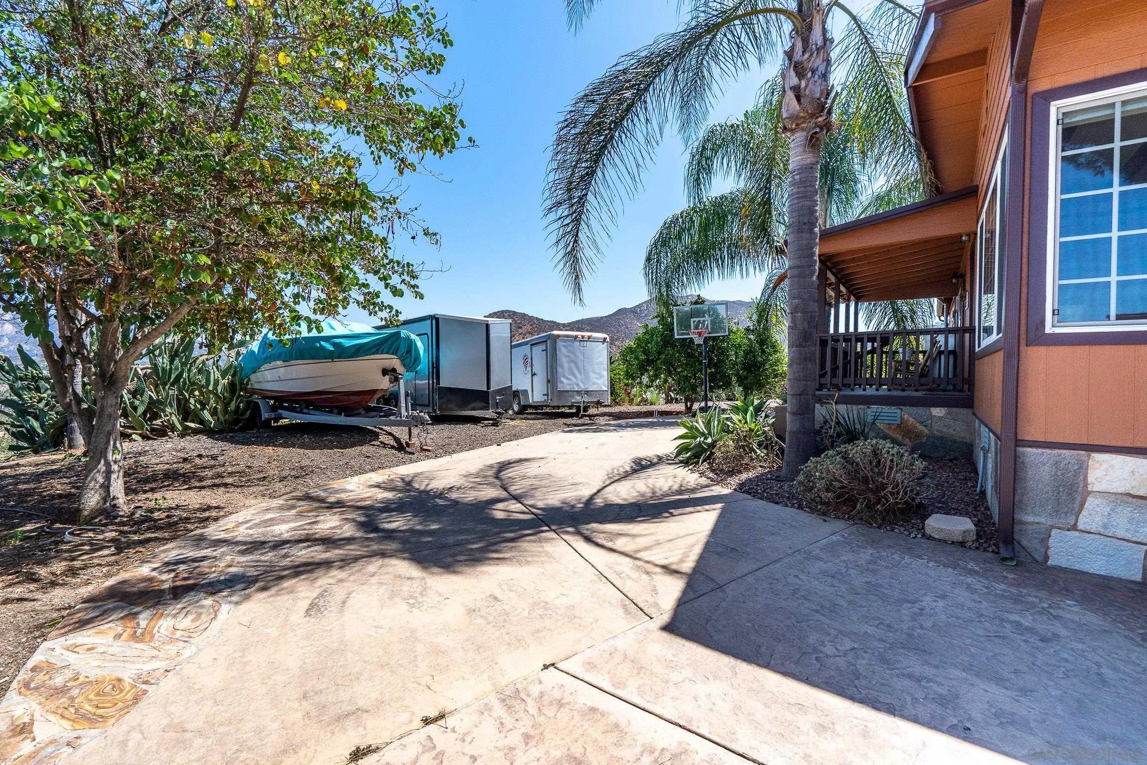 https://cdn.realtyfeed.com/cdn/127/260010347/eb2c3b2384ca3245d1f5d58e7da3a7f8.webp
