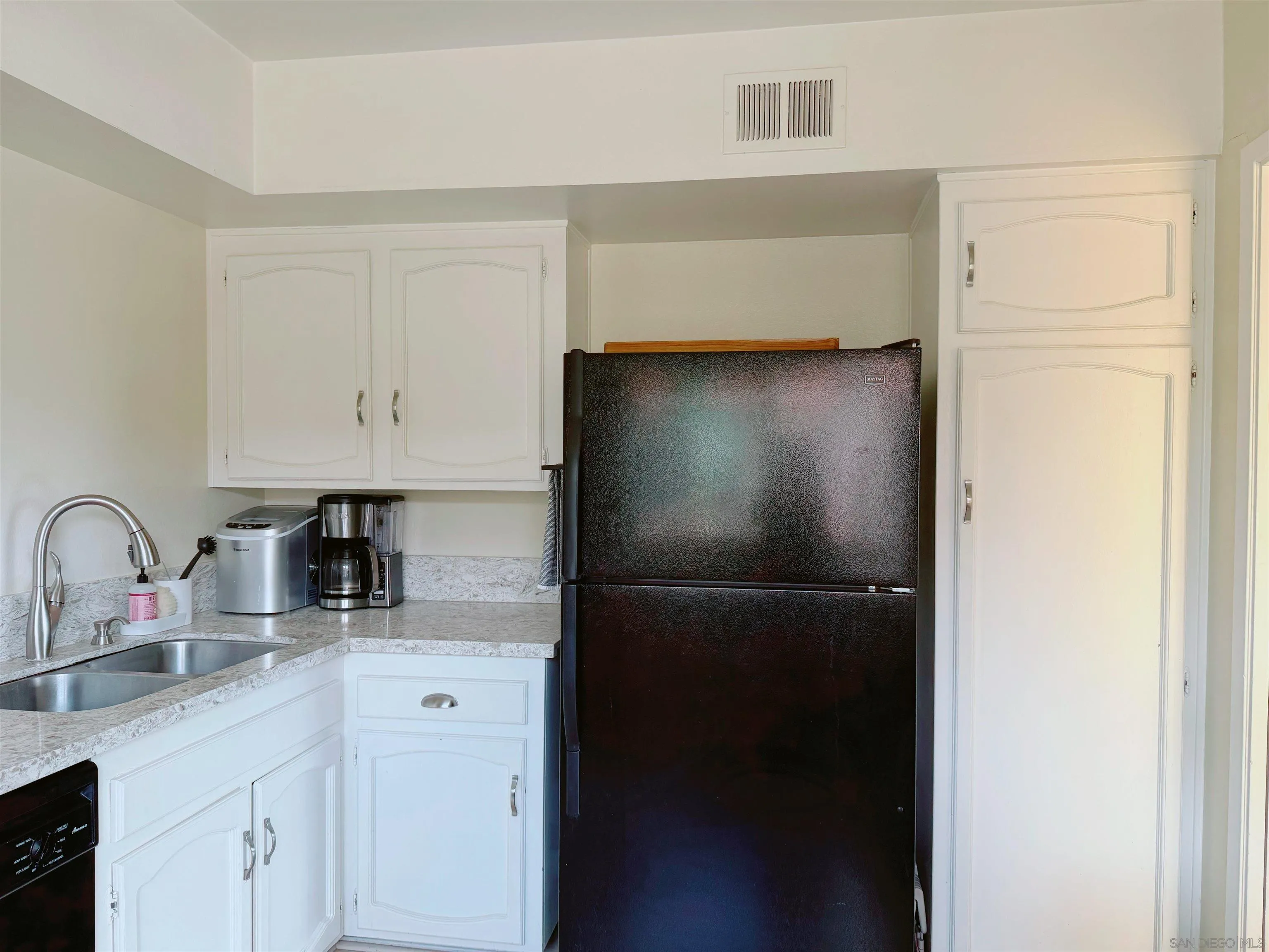 Photo #5: 260010348 Listing: Photo #5