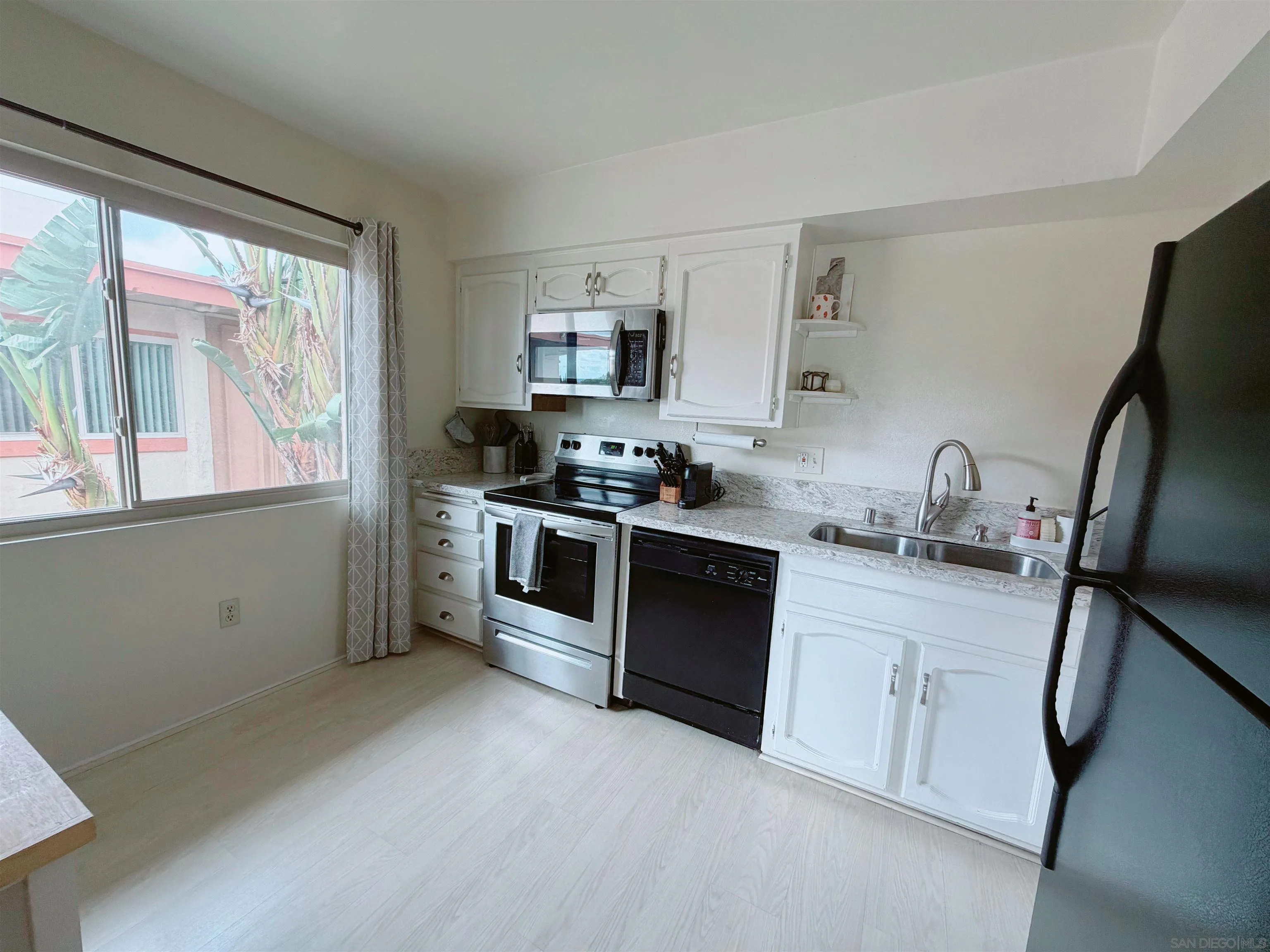 Photo #4: 260010348 Listing: Photo #4