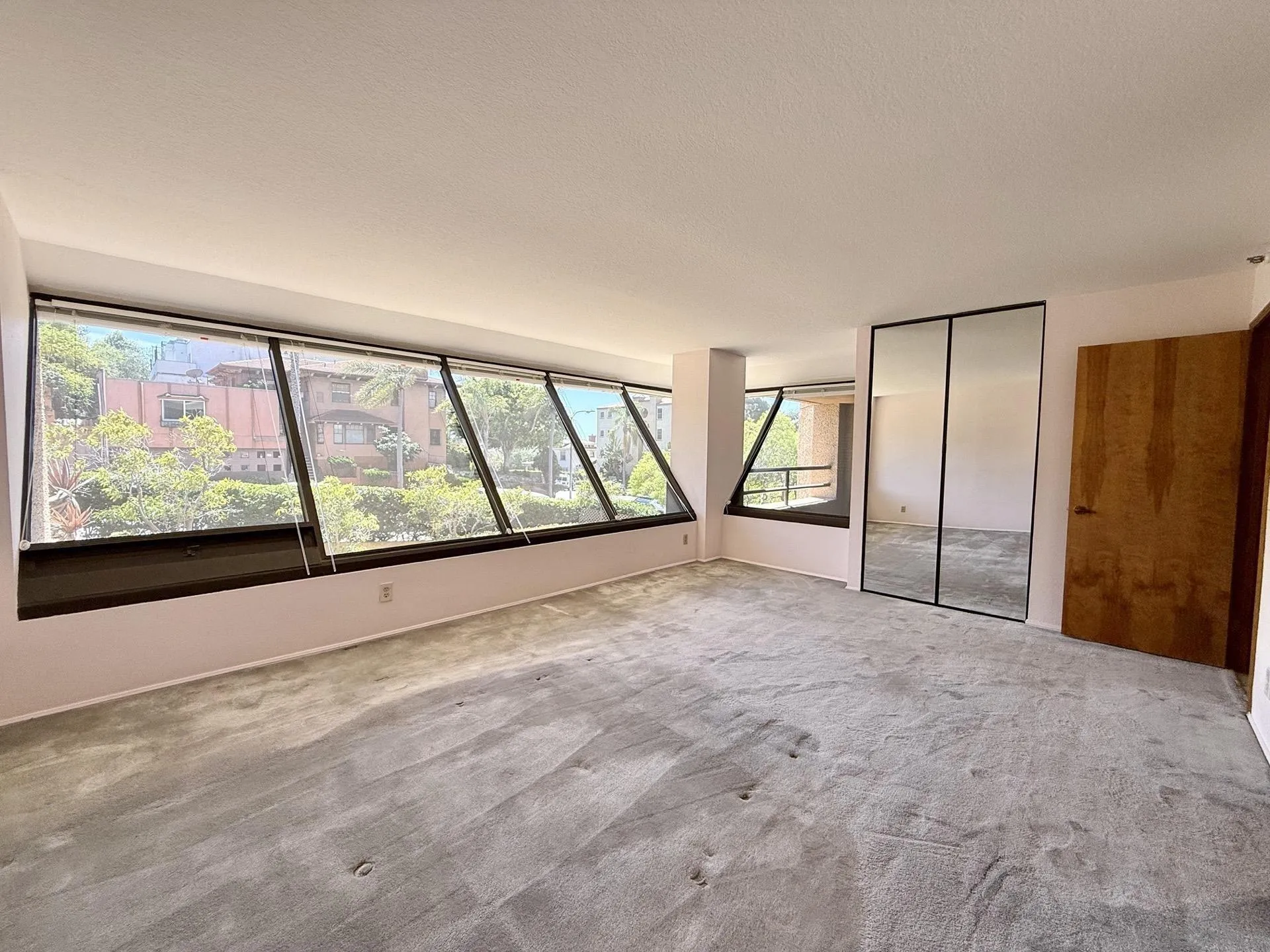 https://cdn.realtyfeed.com/cdn/127/260010352/0f3708f529766090309550a28062455c.webp