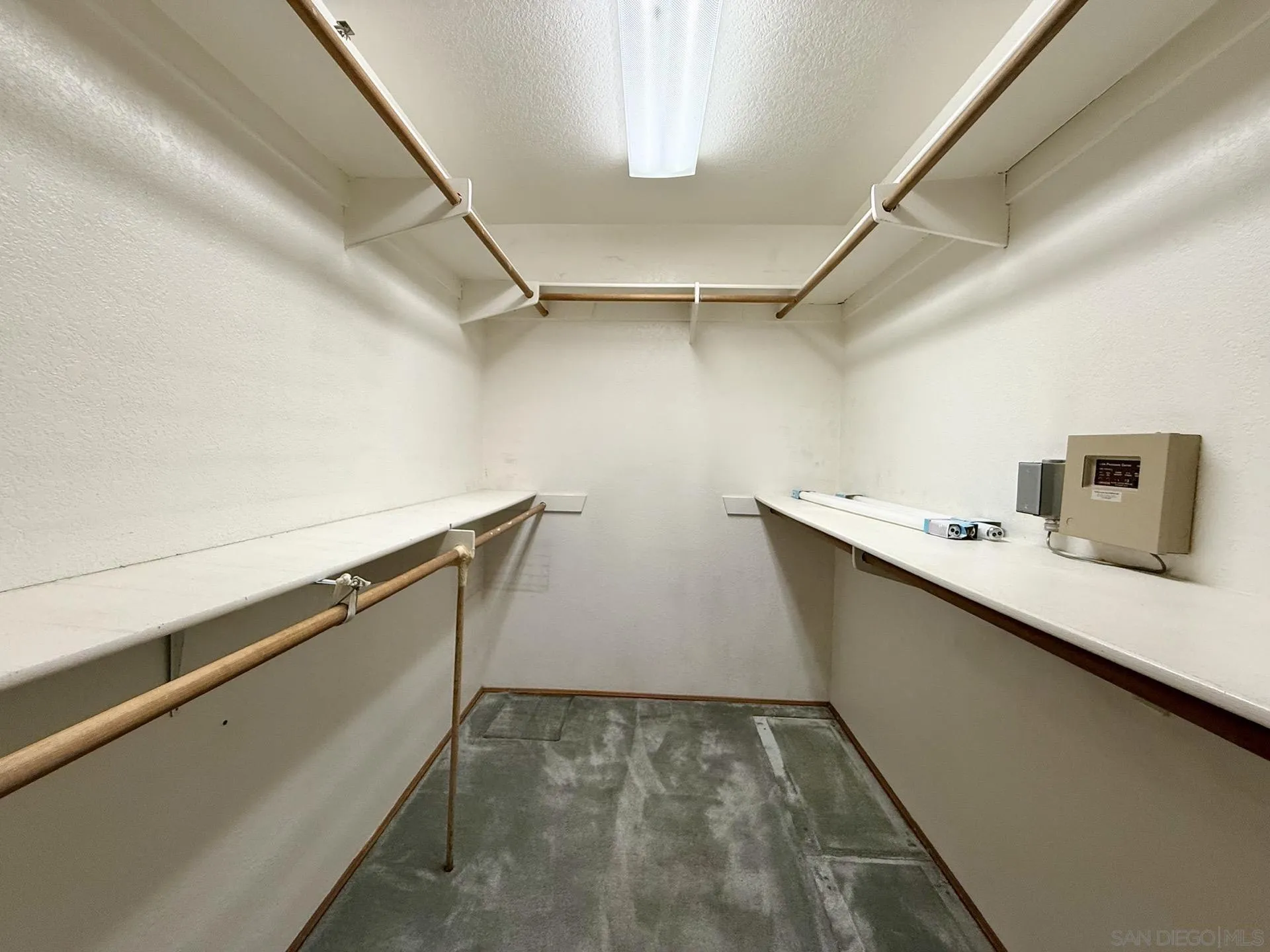 https://cdn.realtyfeed.com/cdn/127/260010352/129e7471f7470dc4659bdeace319dcd6.webp