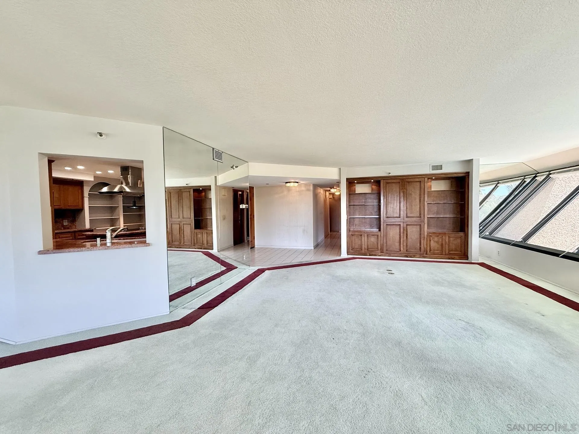 https://cdn.realtyfeed.com/cdn/127/260010352/15b886e8c92d06db4d0ddd9bed295558.webp