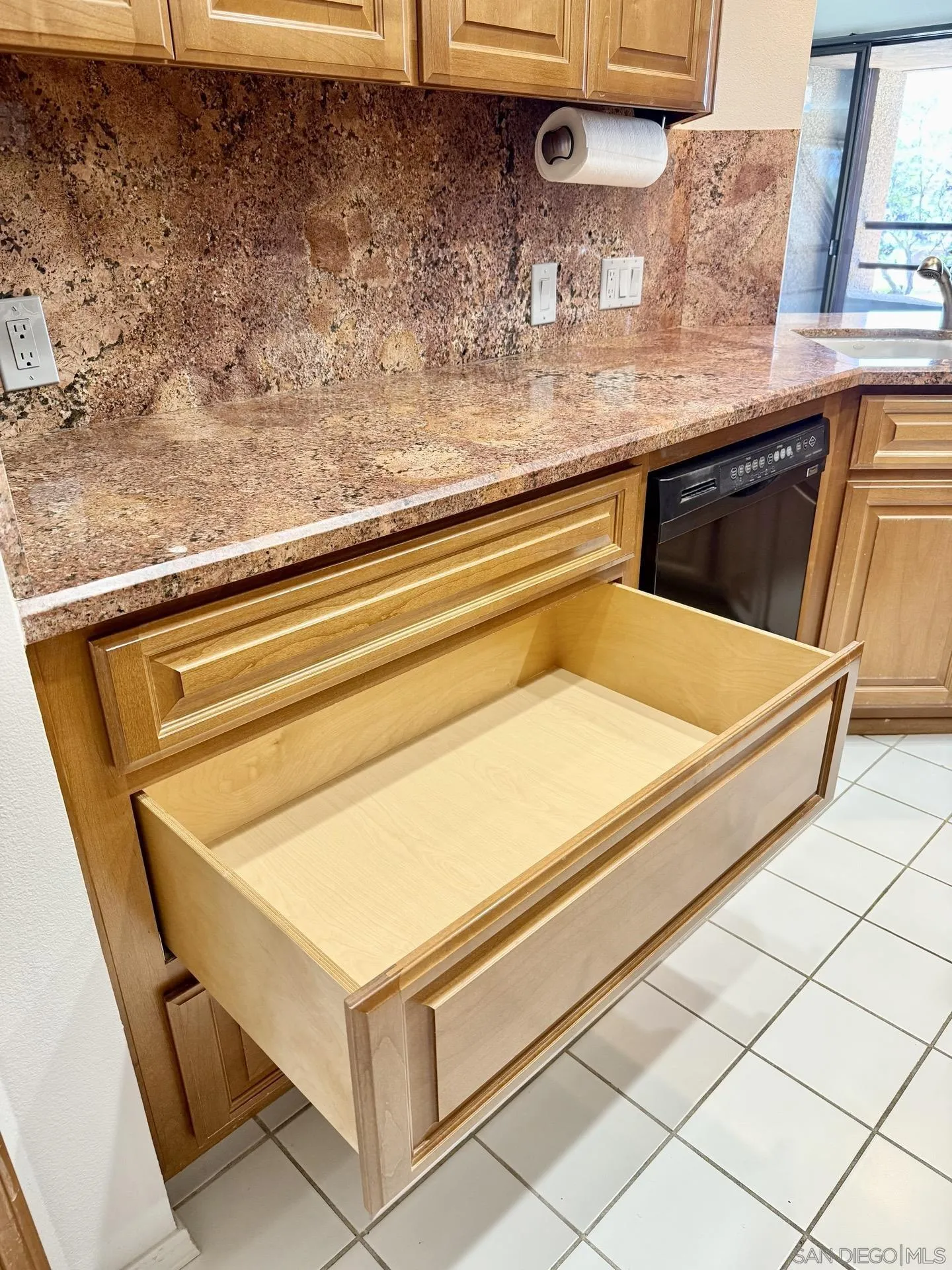 https://cdn.realtyfeed.com/cdn/127/260010352/30dcacdede2f2e98a77590459fbd568a.webp