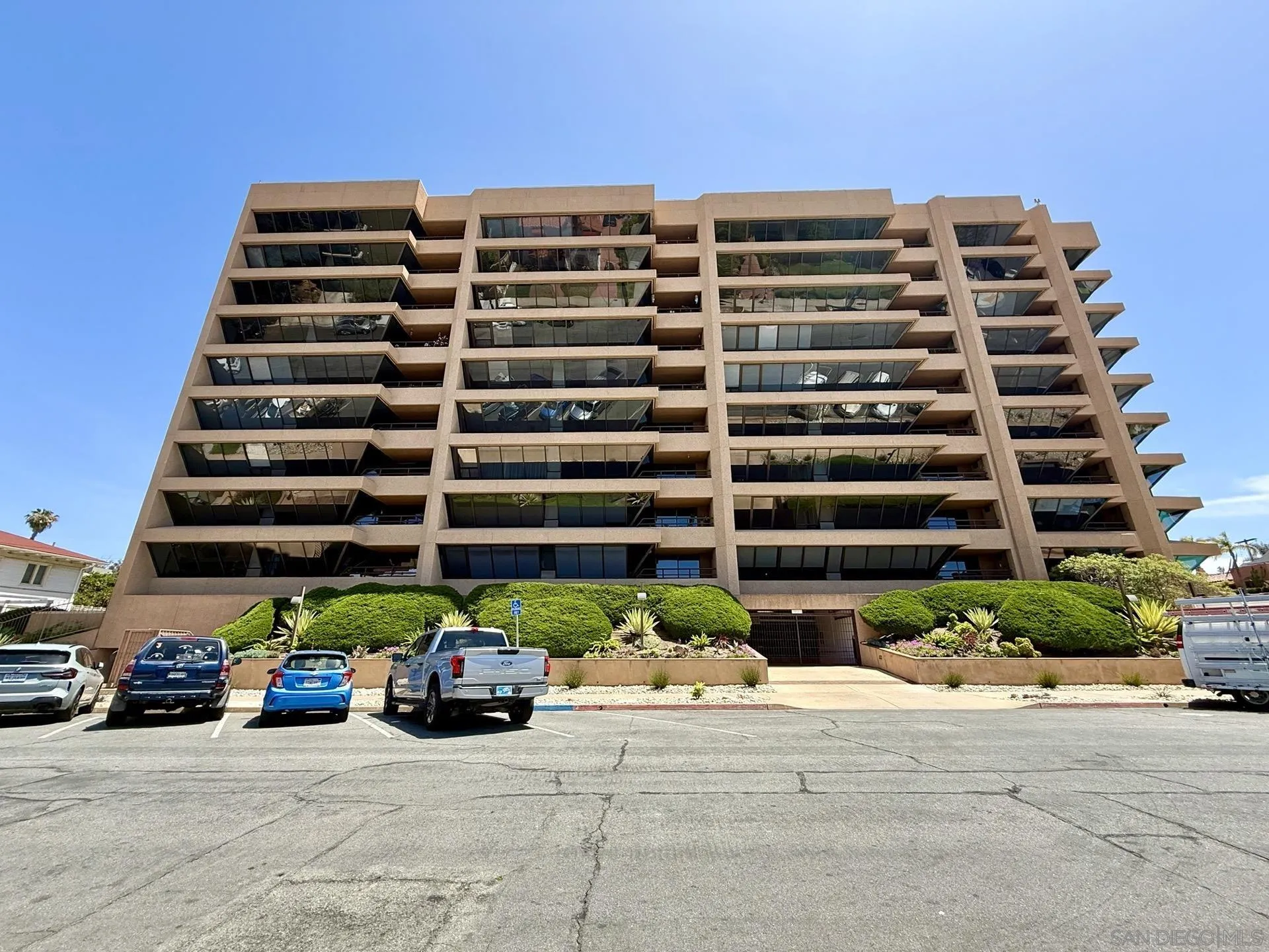 https://cdn.realtyfeed.com/cdn/127/260010352/39b30f1fcb79f0a513f183a893aba0d6.webp