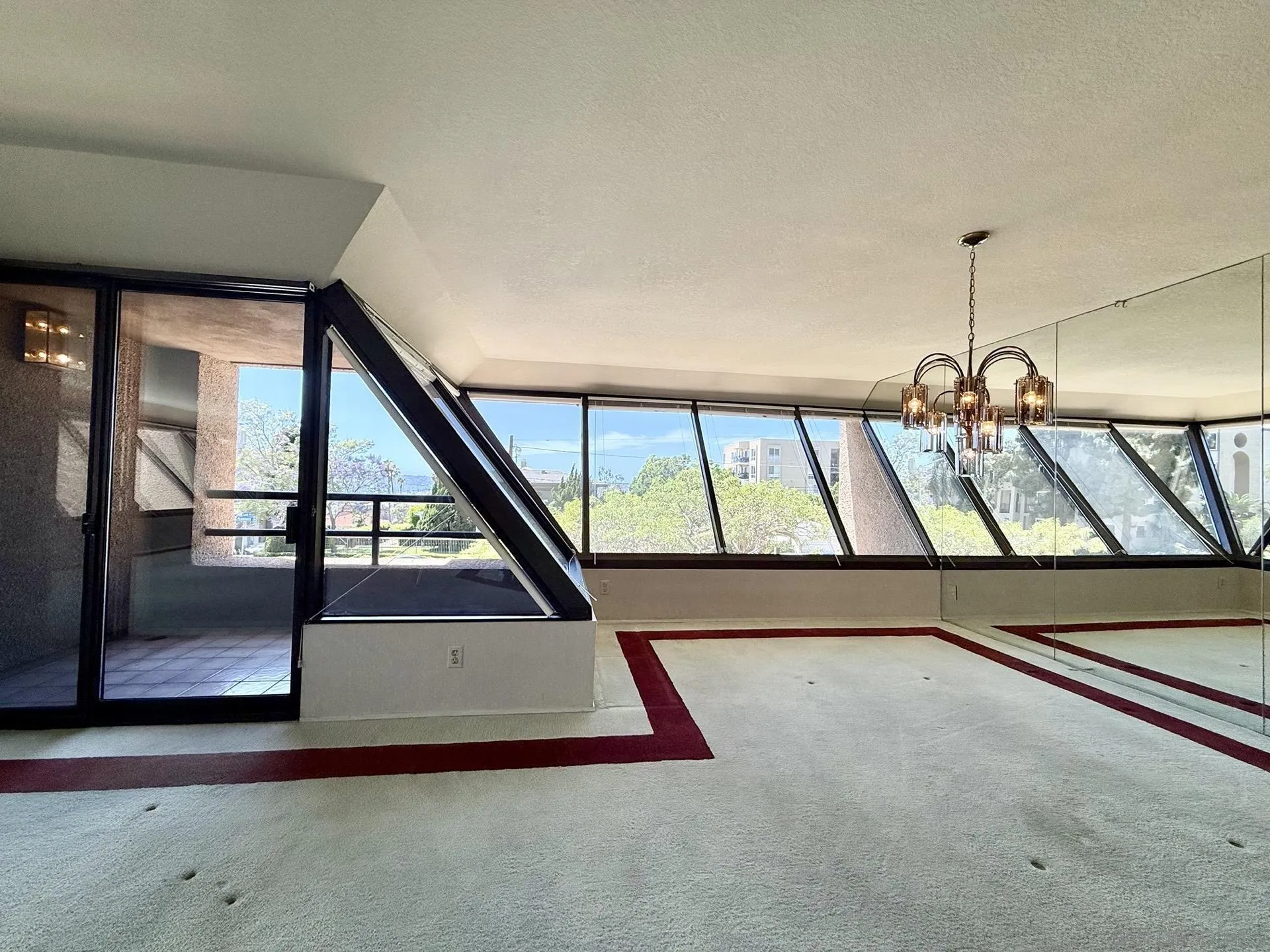 https://cdn.realtyfeed.com/cdn/127/260010352/615356b464fcf9be66e3e84215a85afb.webp