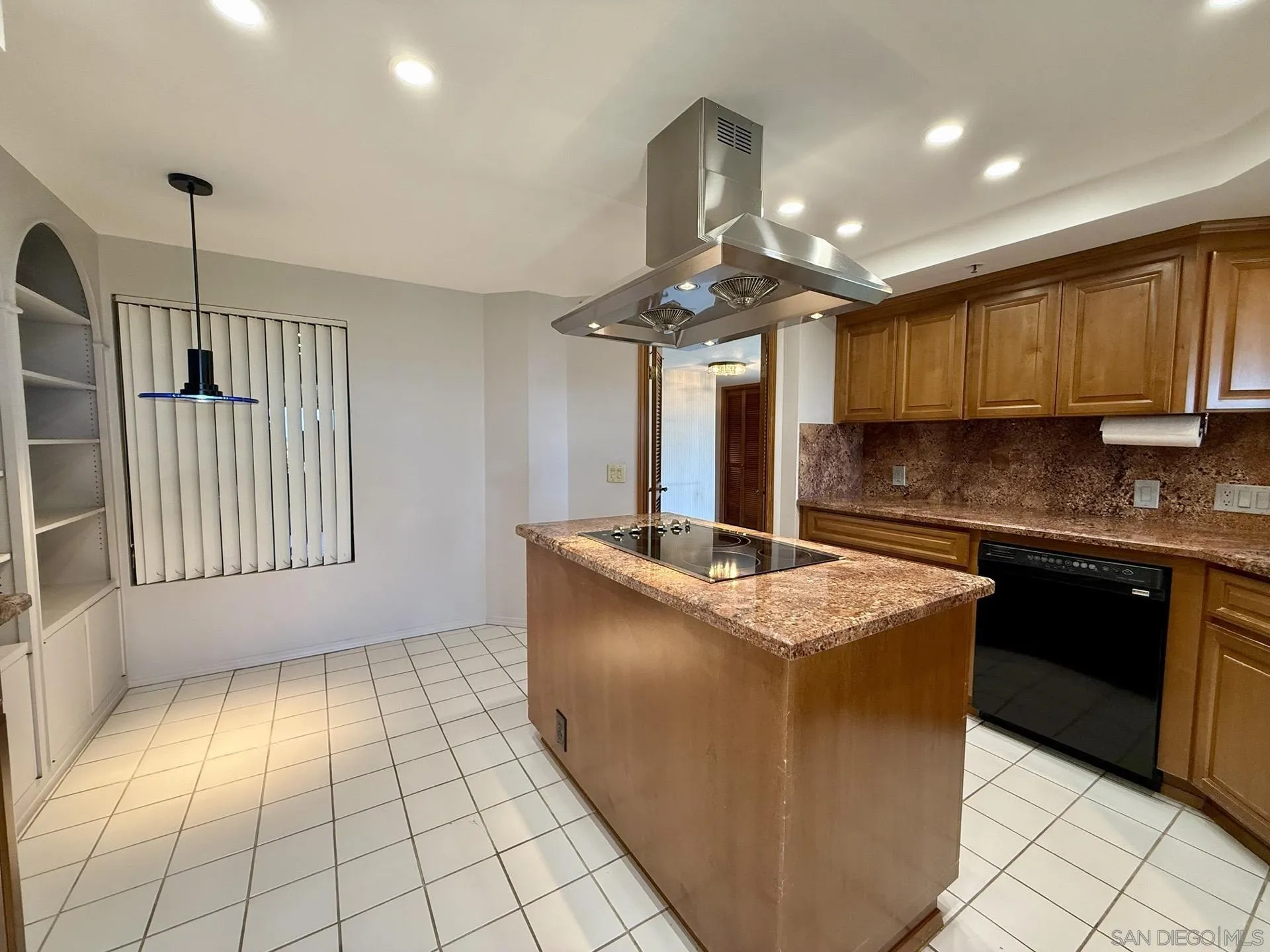 https://cdn.realtyfeed.com/cdn/127/260010352/6b5697b76f04373e434e971f40f71549.webp