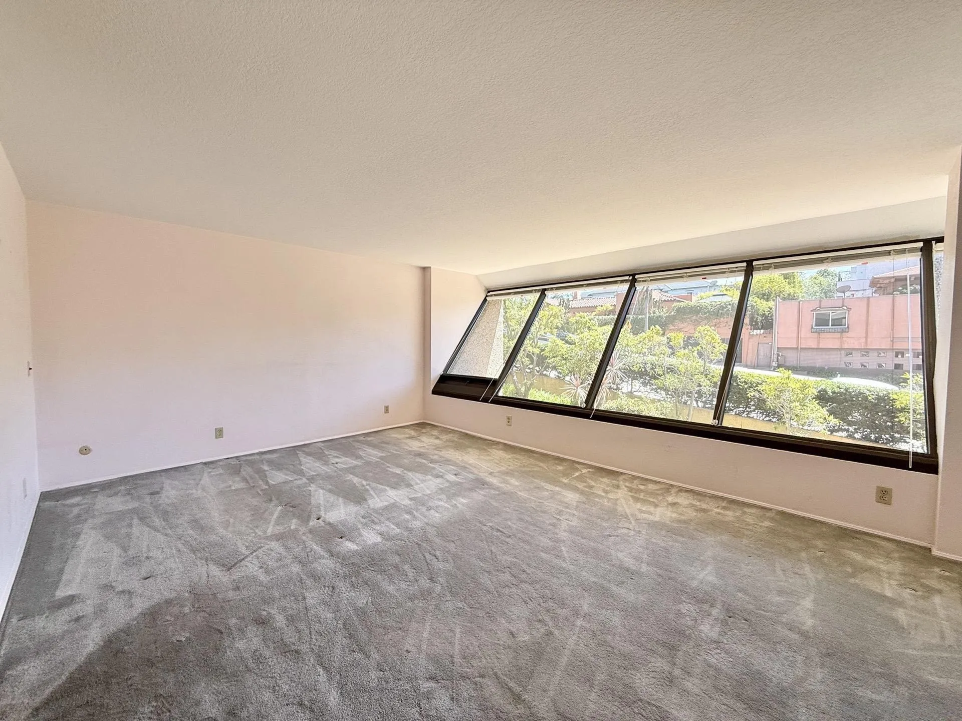 https://cdn.realtyfeed.com/cdn/127/260010352/81719b00dccd6bc0a9ce25a17ca14d40.webp