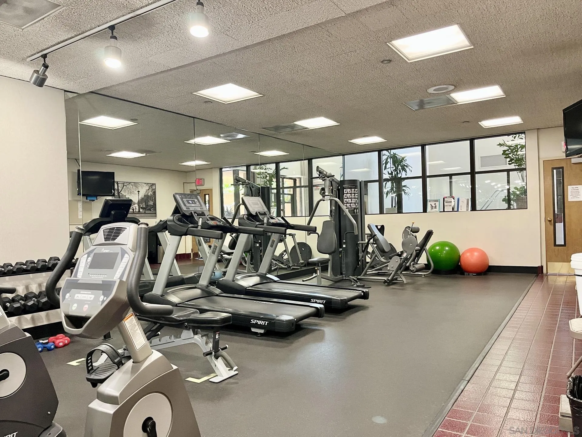 https://cdn.realtyfeed.com/cdn/127/260010352/90a1d1780c2f11996fe3b75b808ac765.webp