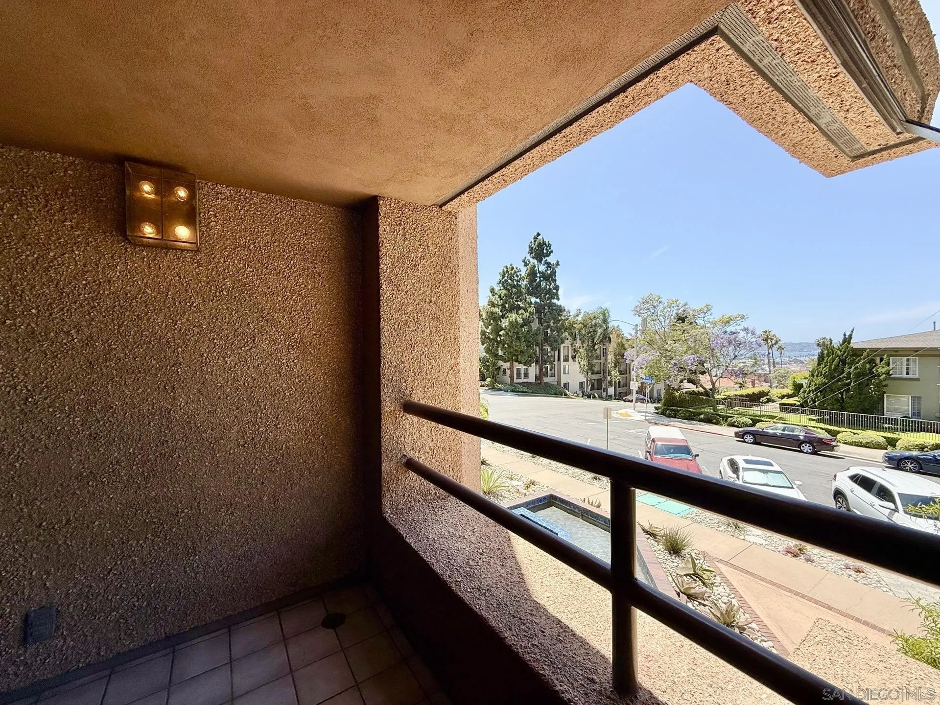 https://cdn.realtyfeed.com/cdn/127/260010352/98c8463f9275d3bc3ebe82a5f41977f4.webp