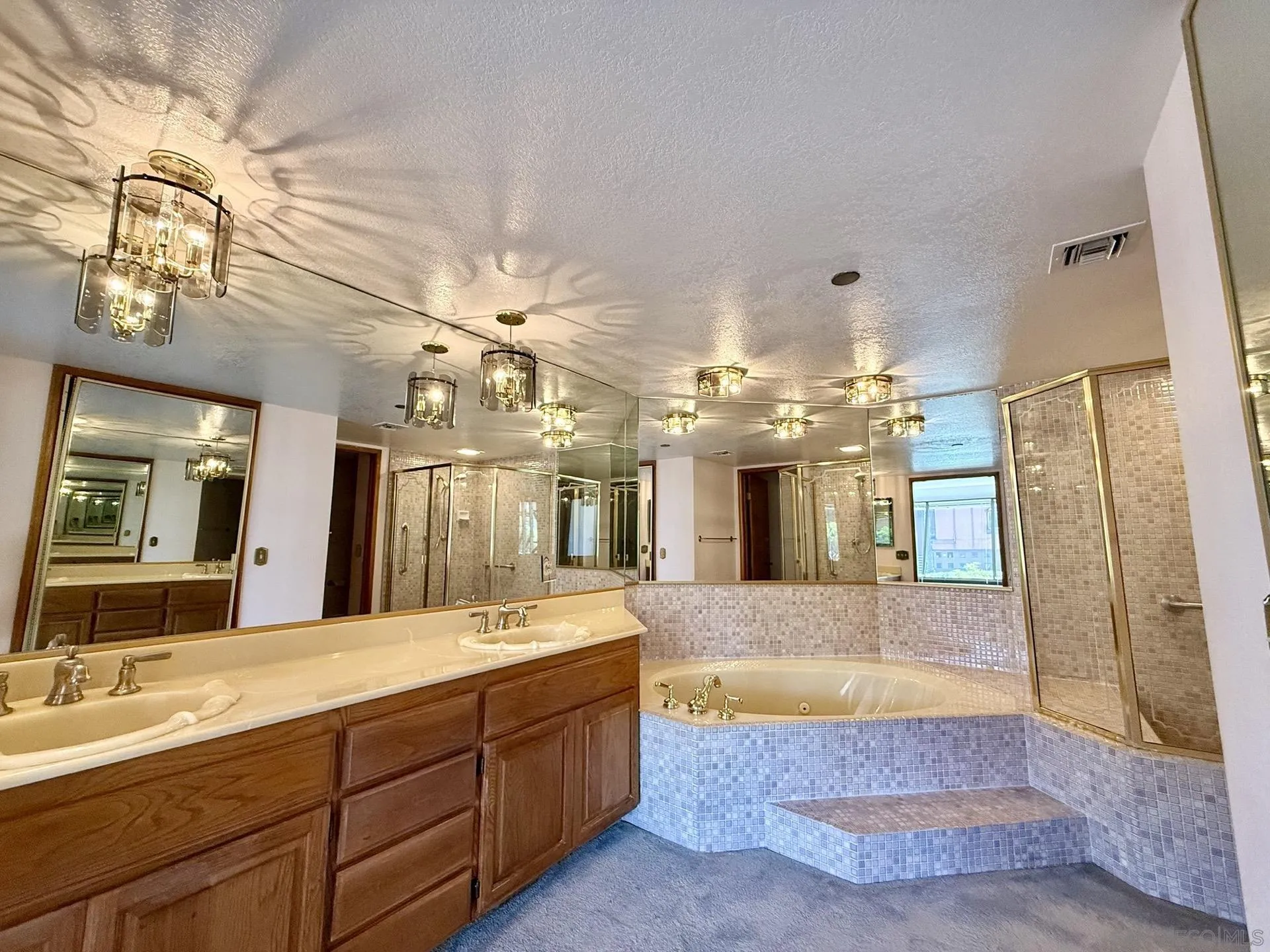 https://cdn.realtyfeed.com/cdn/127/260010352/a43815e47007a416a1a7b65afe90d010.webp