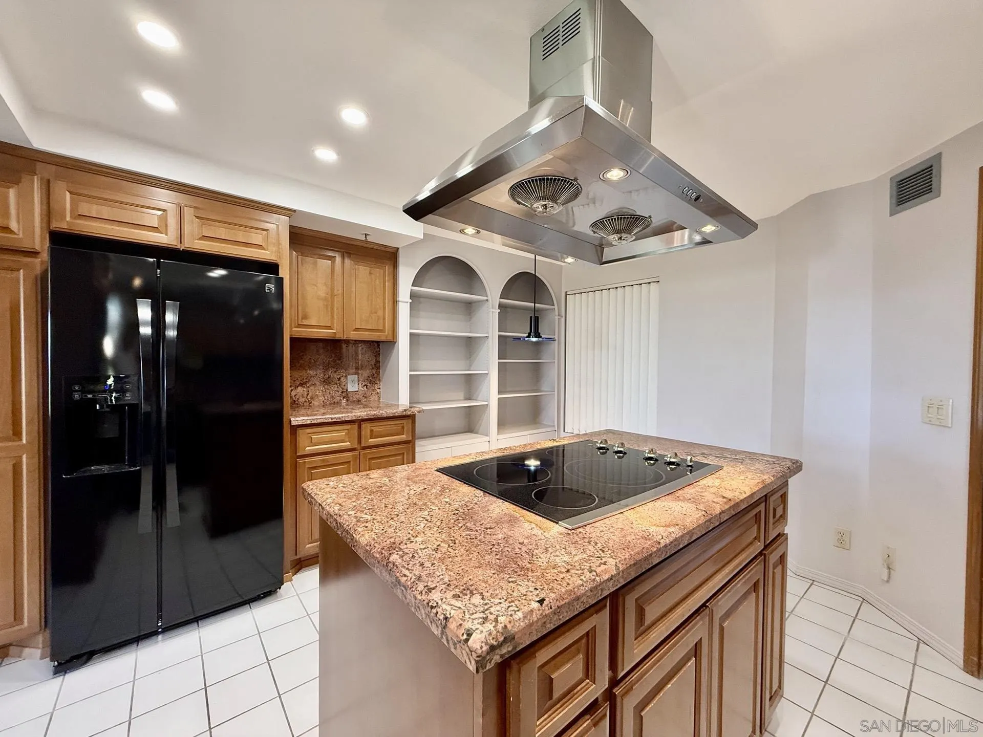 https://cdn.realtyfeed.com/cdn/127/260010352/b2f59e30e4d9dff04cc9faedd14eb9e6.webp