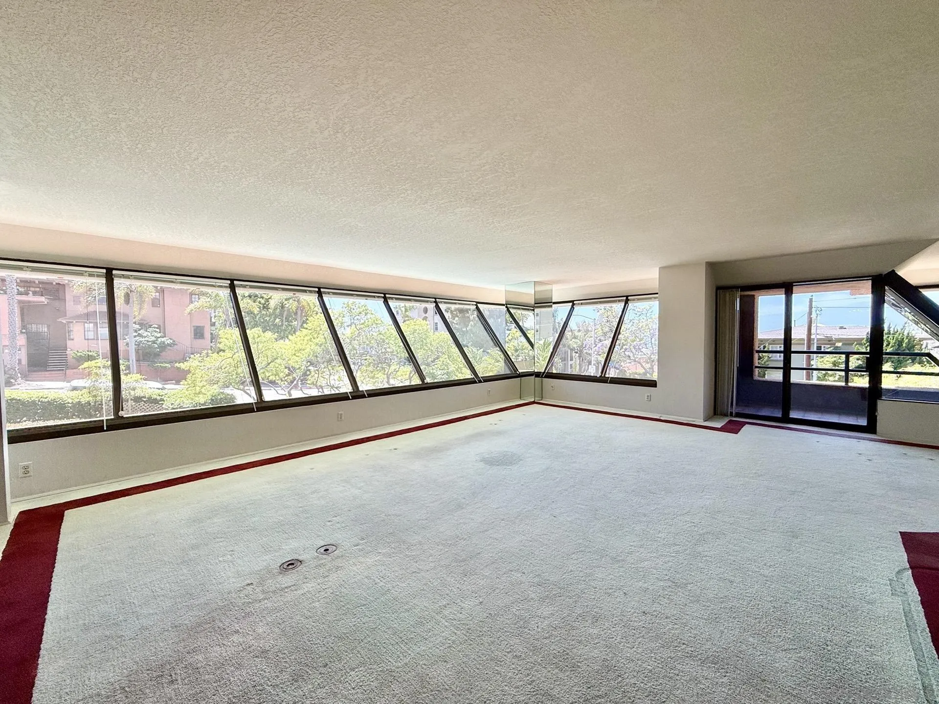 https://cdn.realtyfeed.com/cdn/127/260010352/b3ab0c90487ad6d80b535af685701ae5.webp