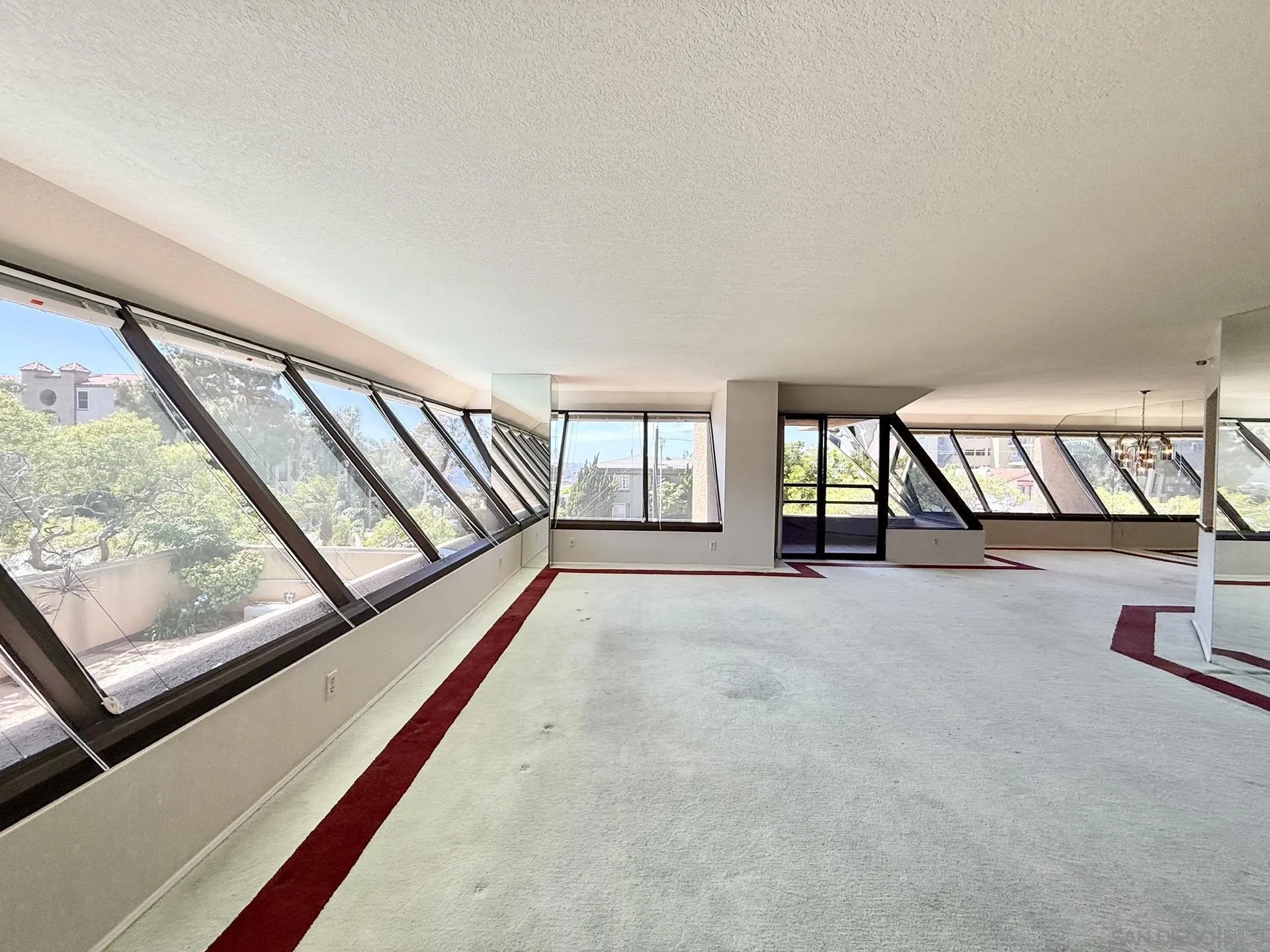 https://cdn.realtyfeed.com/cdn/127/260010352/b8948188502d91f3cd0600c4a089309a.webp