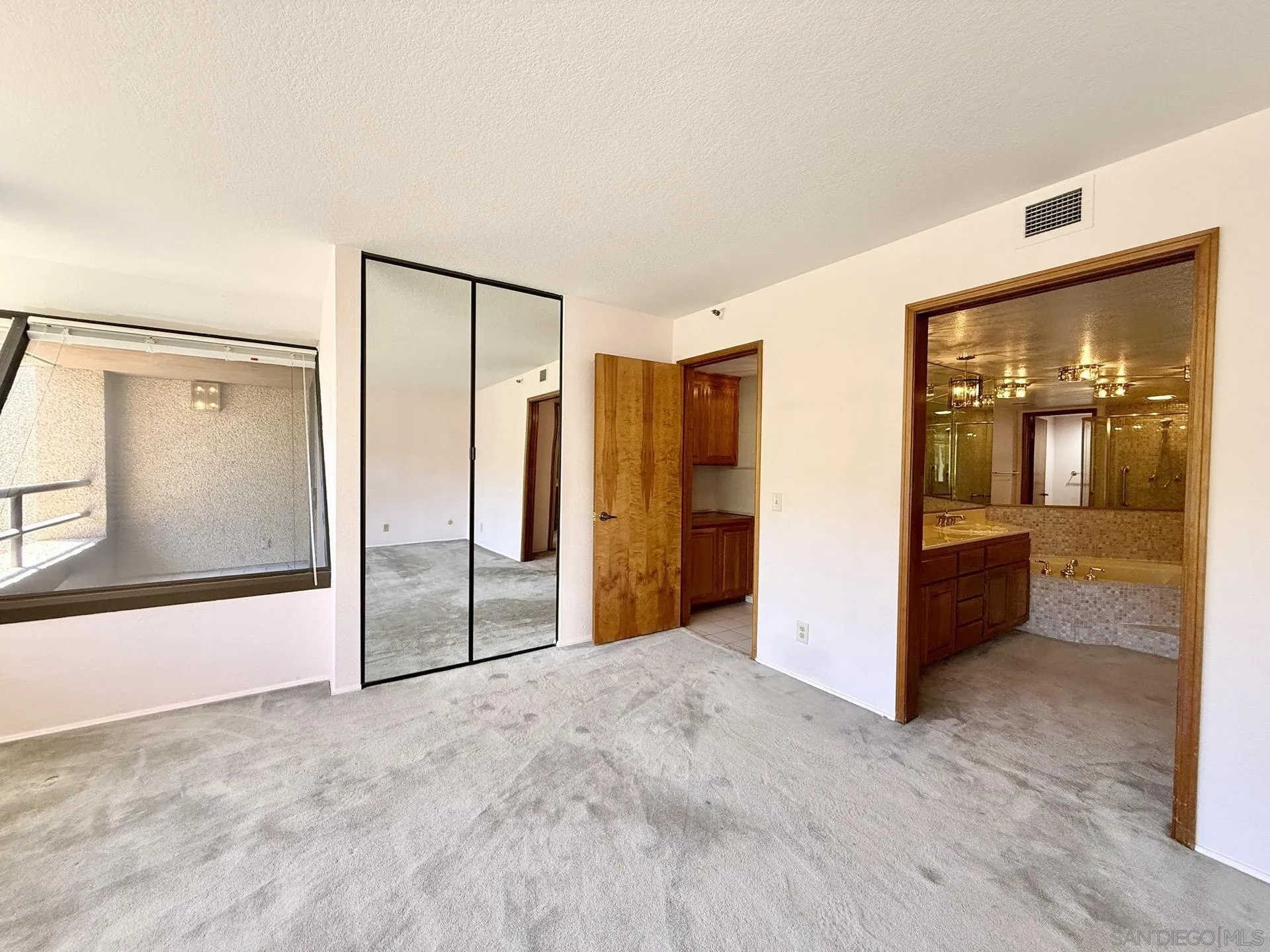 https://cdn.realtyfeed.com/cdn/127/260010352/b91b8d699d9ce59076d7a4b58729d97c.webp