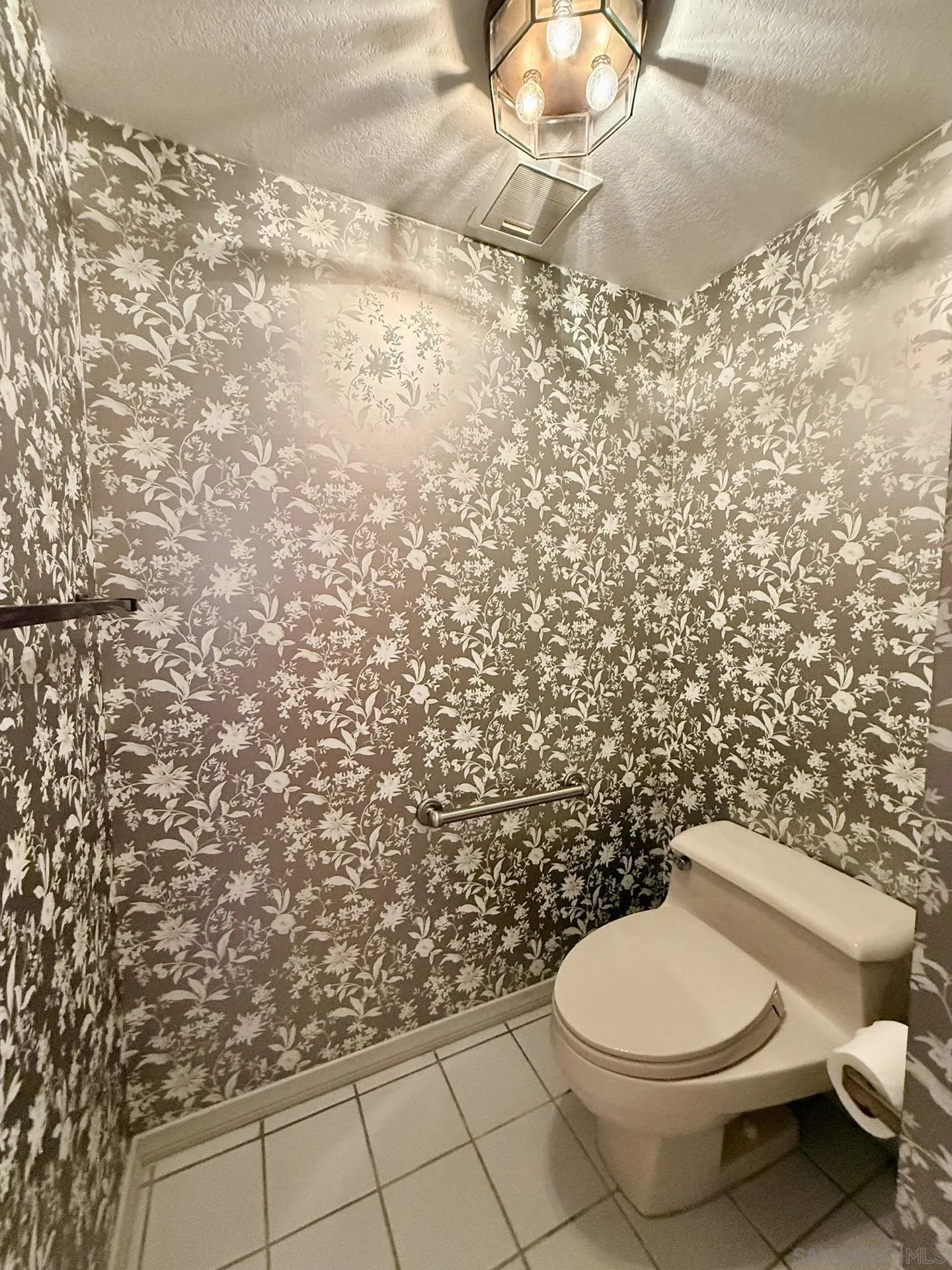 https://cdn.realtyfeed.com/cdn/127/260010352/b9e1ad8af5159a09240a7af1845632ed.webp