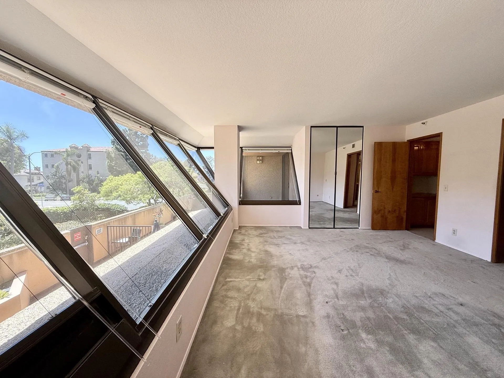 https://cdn.realtyfeed.com/cdn/127/260010352/bc4be47bdcadc3fc28b108846d45bb87.webp