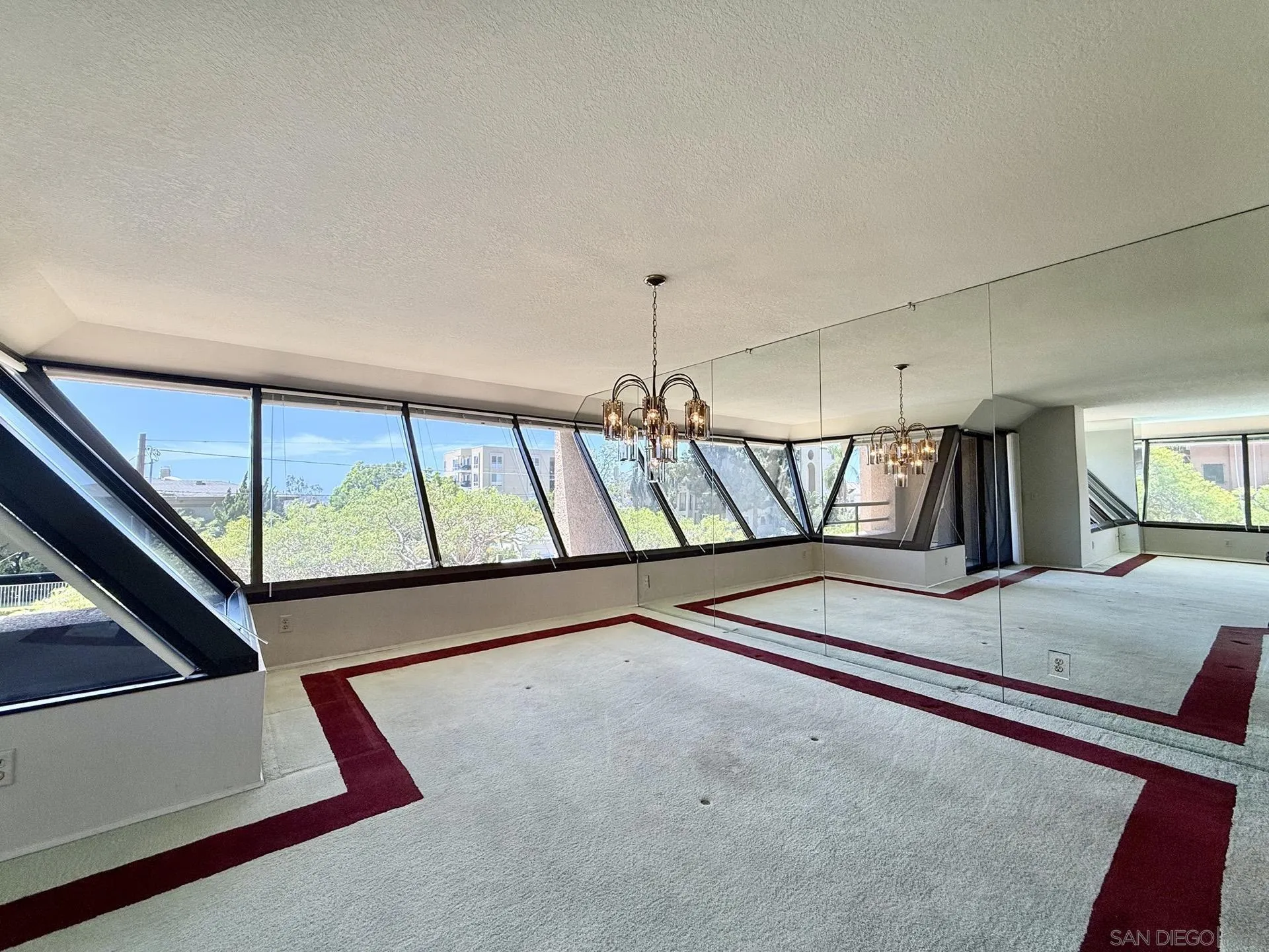 https://cdn.realtyfeed.com/cdn/127/260010352/c18ffe367f43a13b1da861d9f94ba642.webp