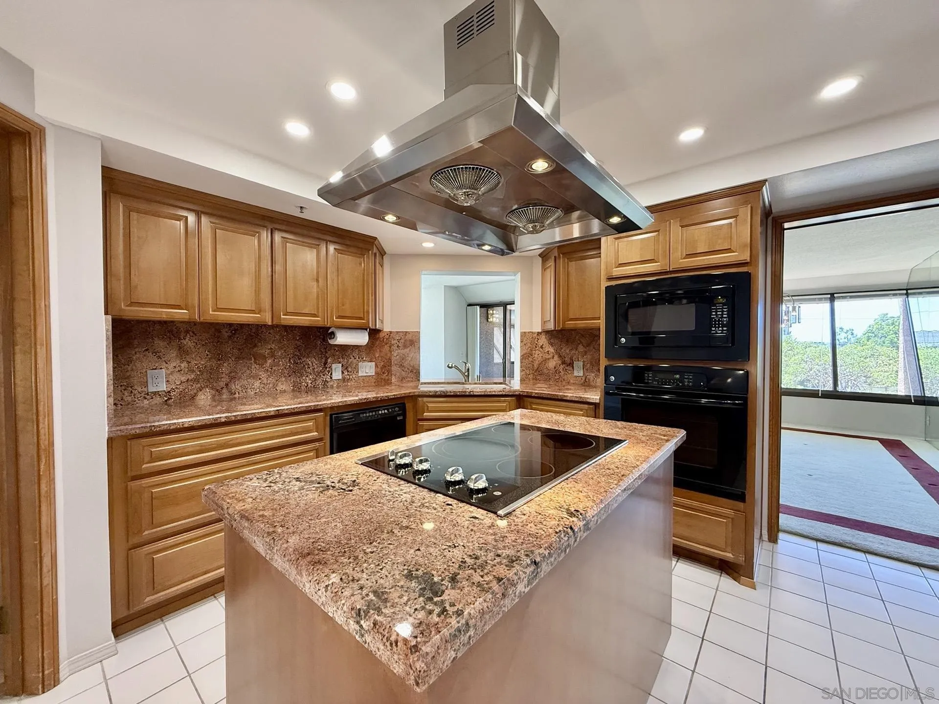 https://cdn.realtyfeed.com/cdn/127/260010352/c5da510f9729f844250b03c06d0e7bde.webp