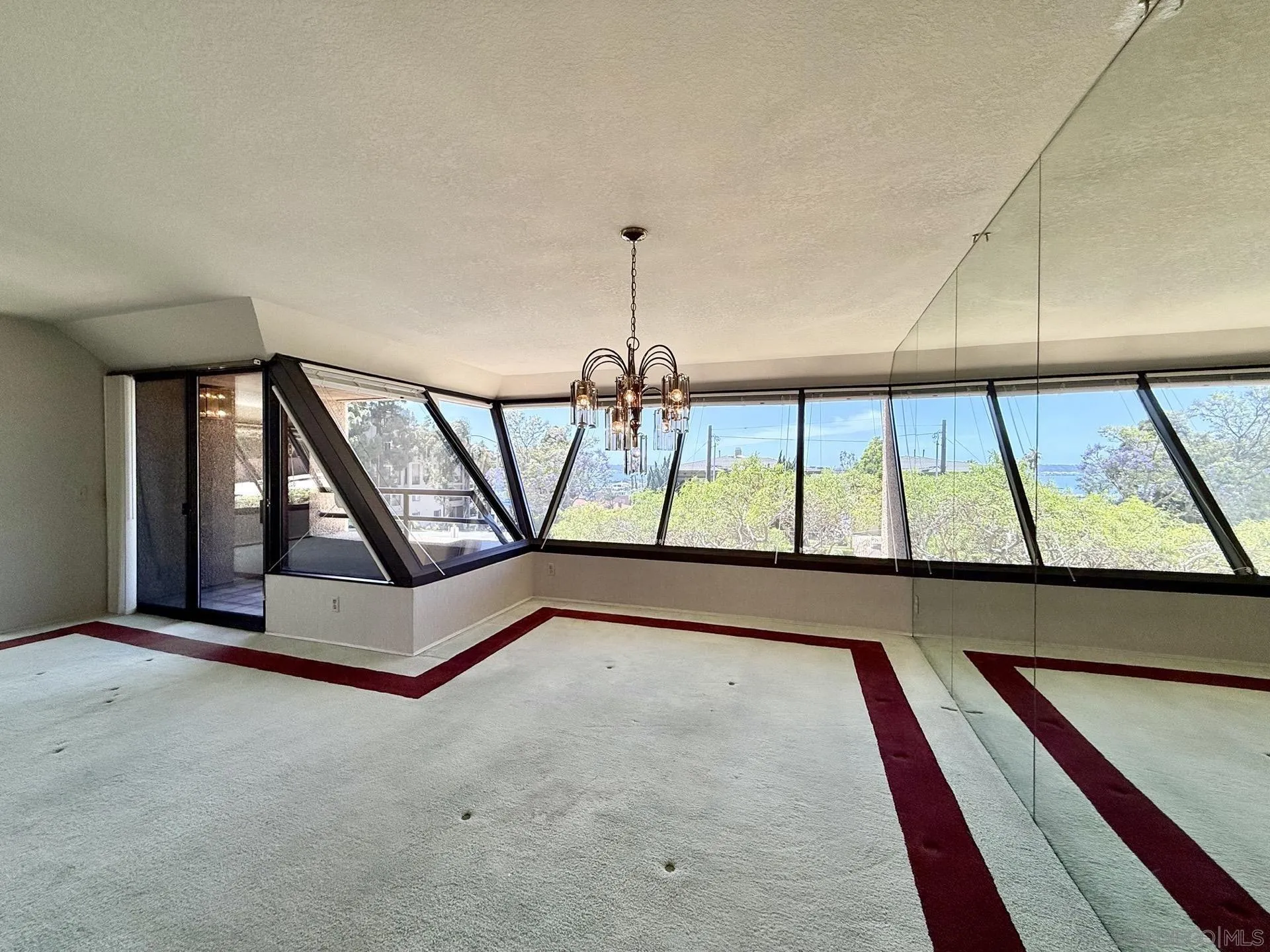 https://cdn.realtyfeed.com/cdn/127/260010352/c7cae95a9ab26a5831f46214a2b92fff.webp