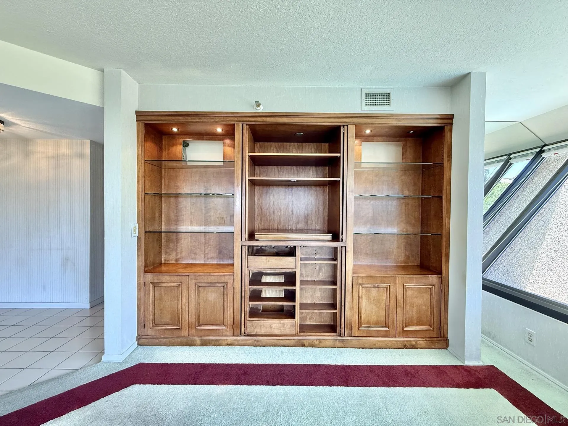 https://cdn.realtyfeed.com/cdn/127/260010352/ea40b59d88c067f950418ce41aec564f.webp