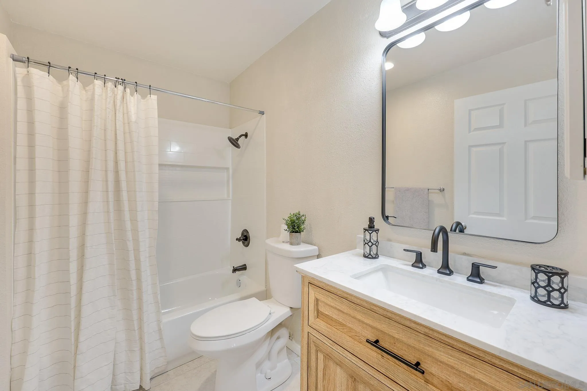 Photo #23: 260010354 Listing: Photo #23