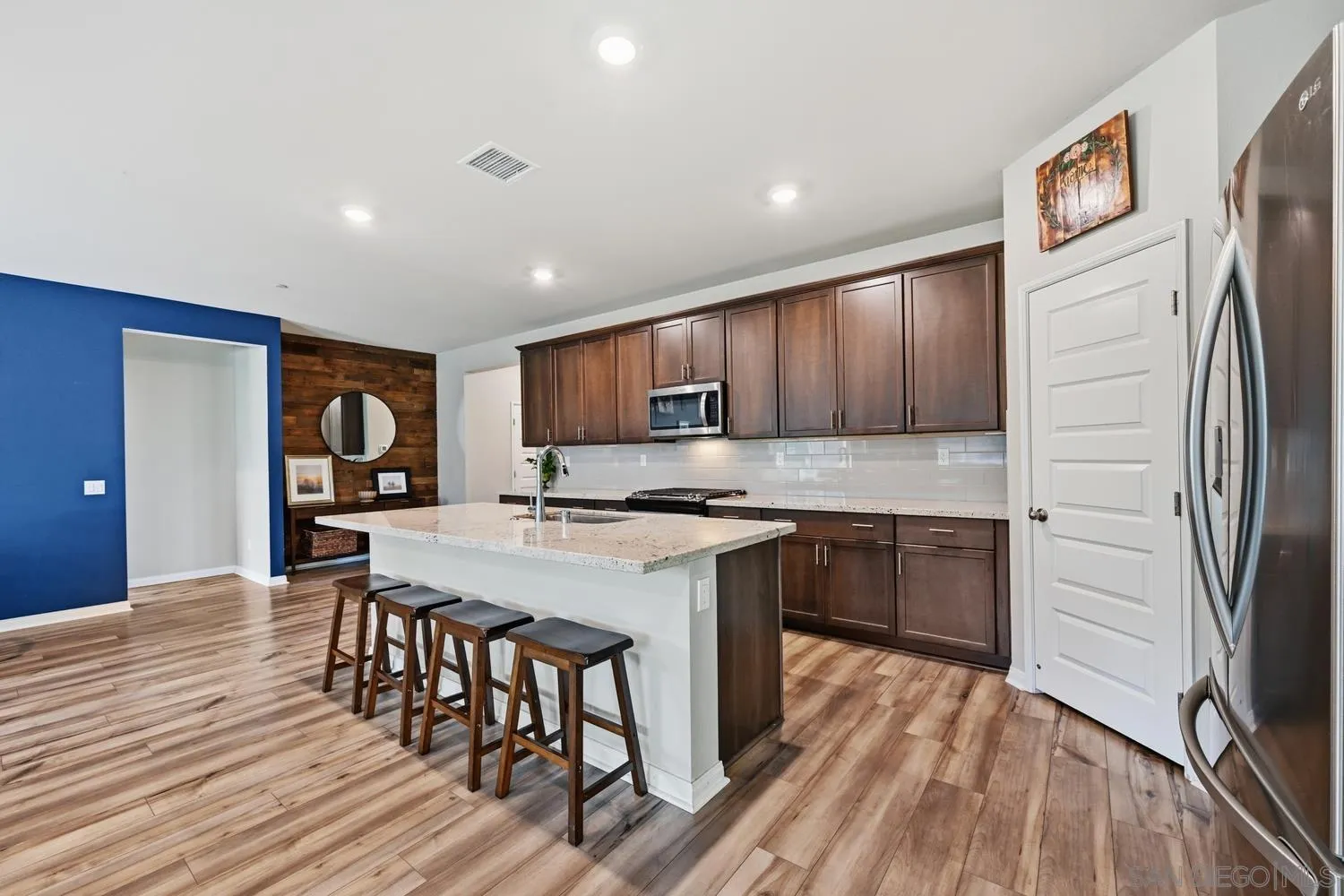 https://cdn.realtyfeed.com/cdn/127/260010355/4f62906b152f1fb5329f78a824db9168.webp