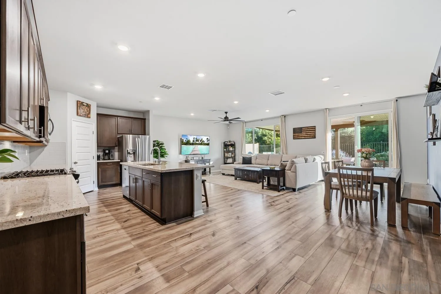 https://cdn.realtyfeed.com/cdn/127/260010355/80fb15ef93f04dc75fd2fac143678369.webp