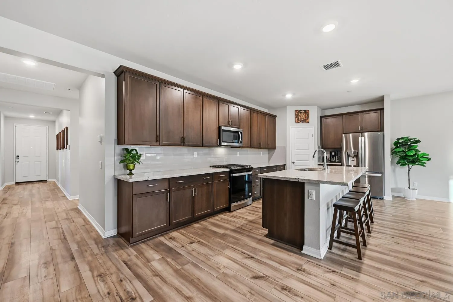 https://cdn.realtyfeed.com/cdn/127/260010355/a24e7742c605c32eda75fe617d4d7e84.webp