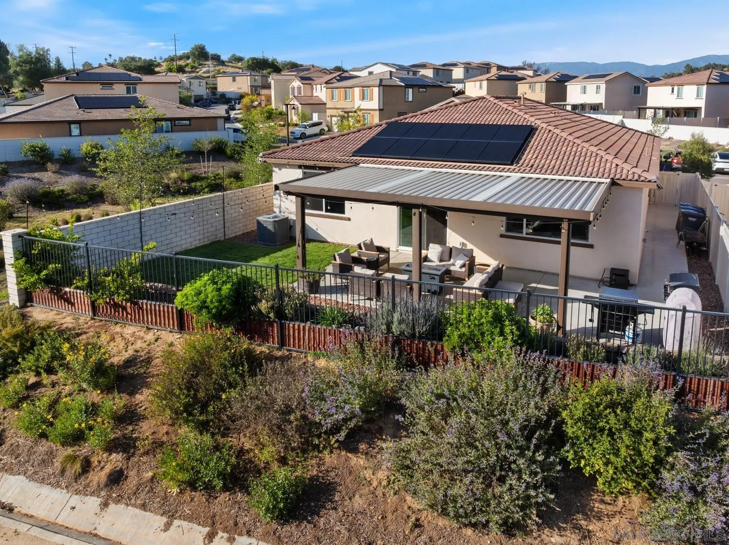 https://cdn.realtyfeed.com/cdn/127/260010355/ca4121f32e0edec6f85b61a5802f4d4f.webp