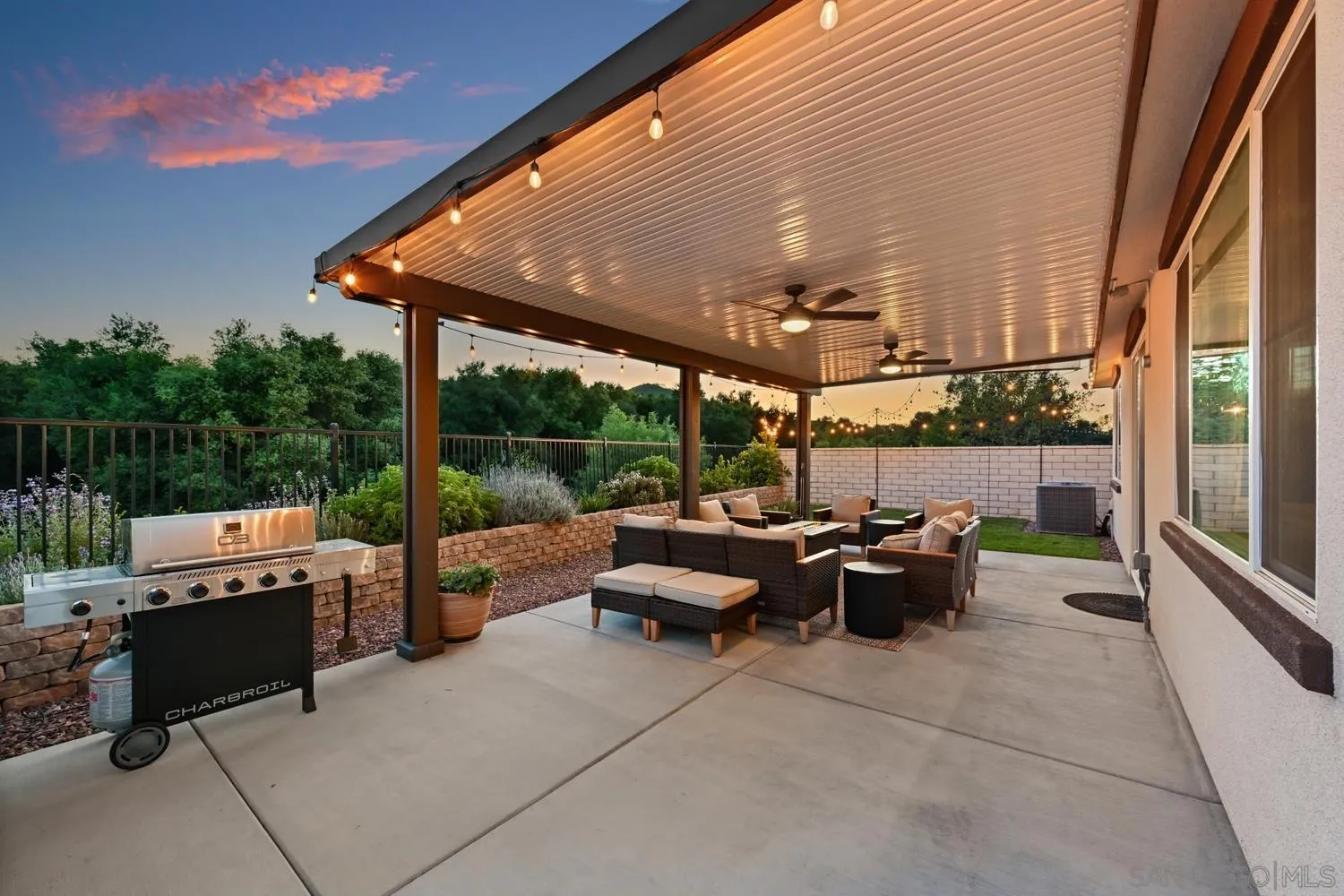 https://cdn.realtyfeed.com/cdn/127/260010355/cdbd9b688f804130a18dedca9046aaa3.webp