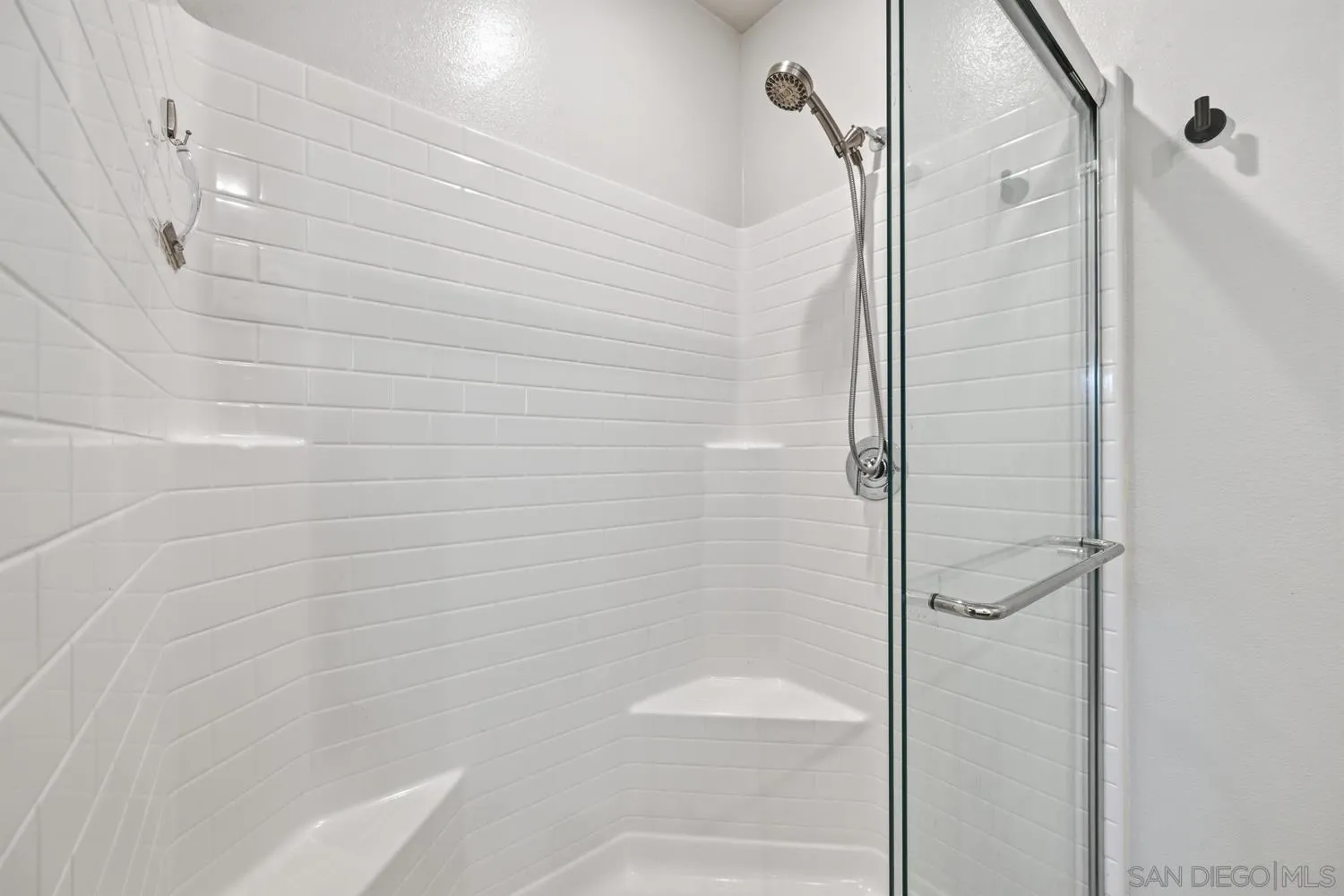 https://cdn.realtyfeed.com/cdn/127/260010355/f5414960a14894fd1871c9e0a7683cc3.webp