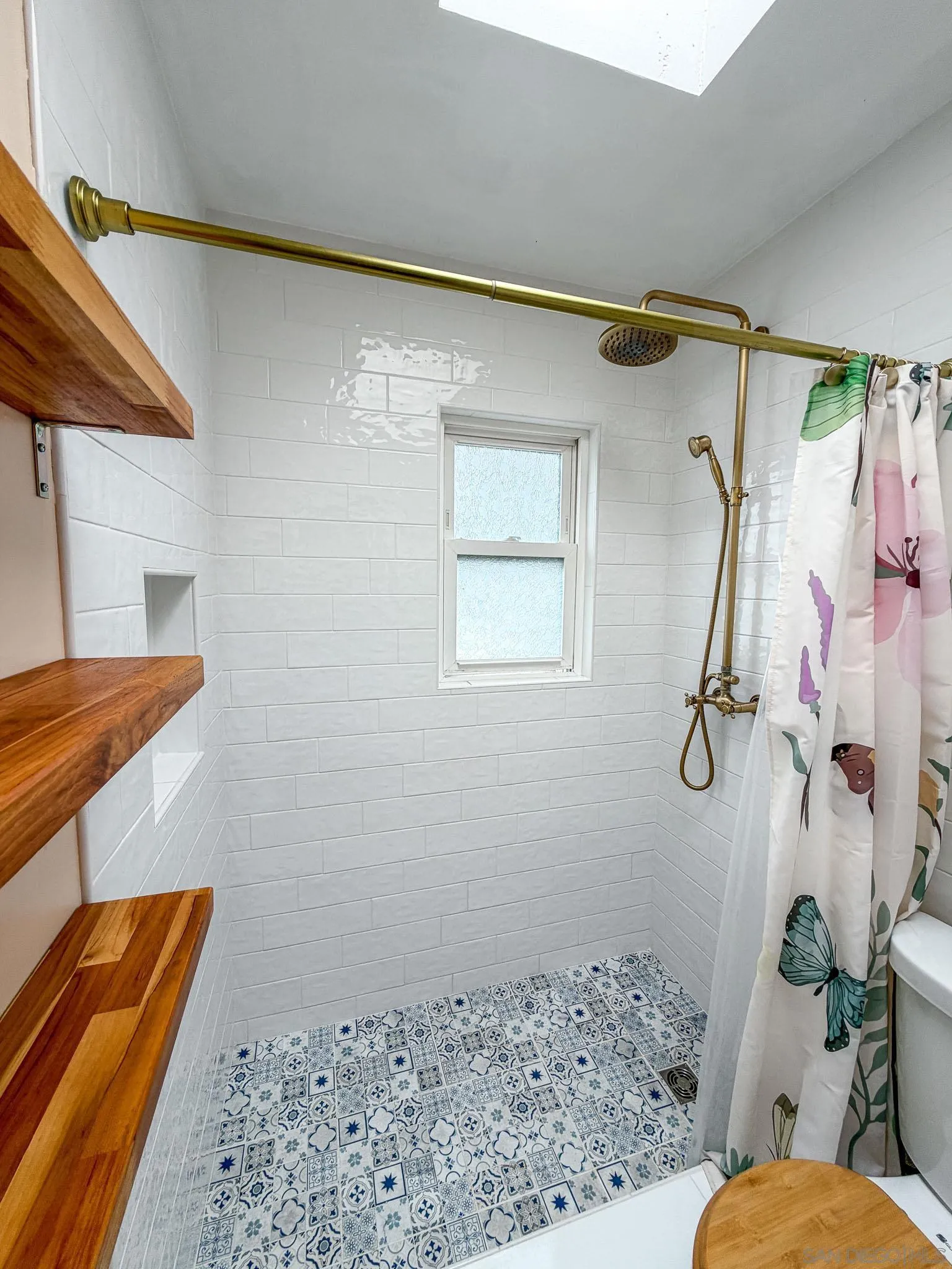 https://cdn.realtyfeed.com/cdn/127/260010356/9ef2ea3790ff913c377c81411d830d54.webp