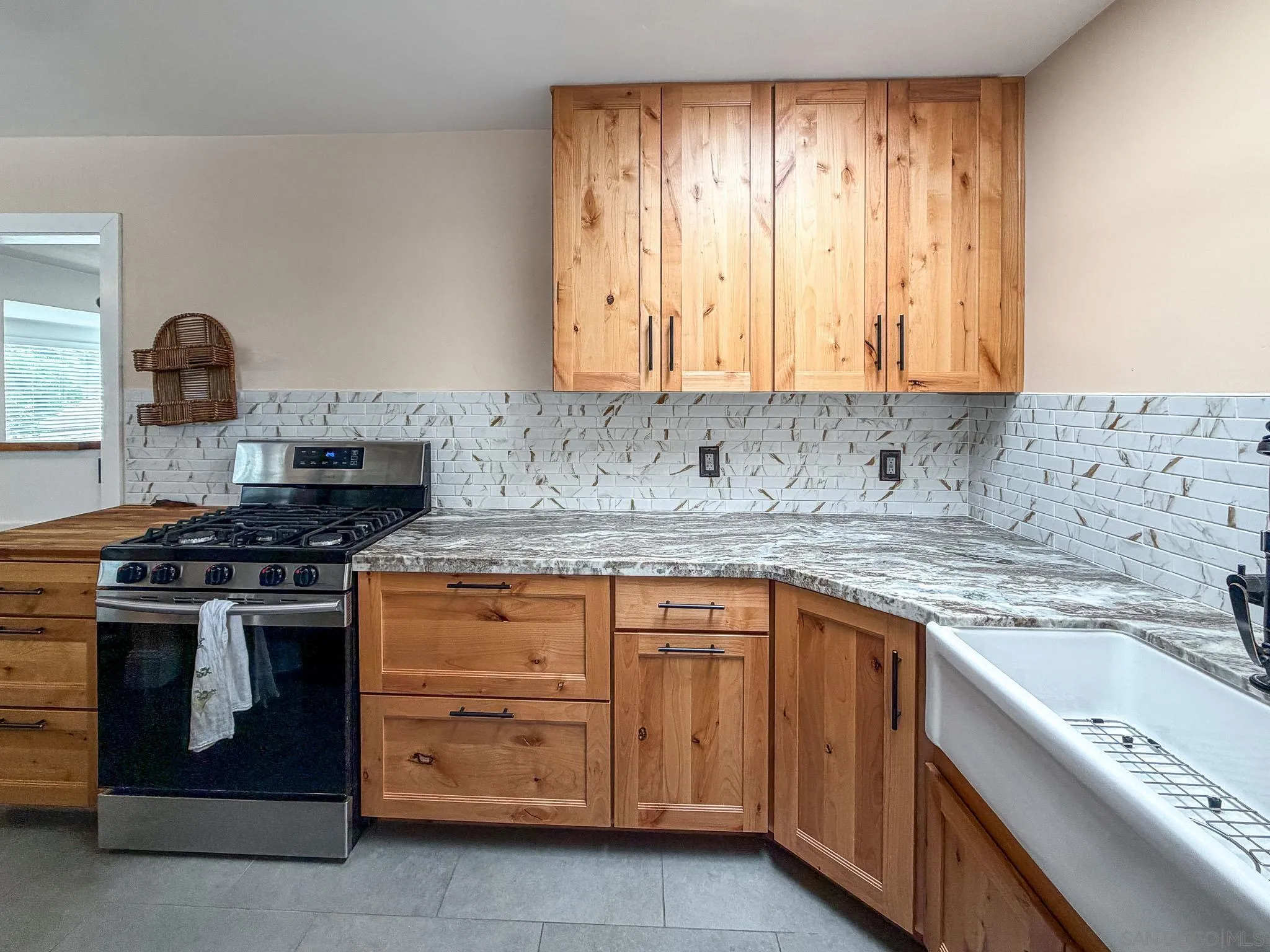 https://cdn.realtyfeed.com/cdn/127/260010356/a3b541ea95b1d98c336022b42e47a9bb.webp