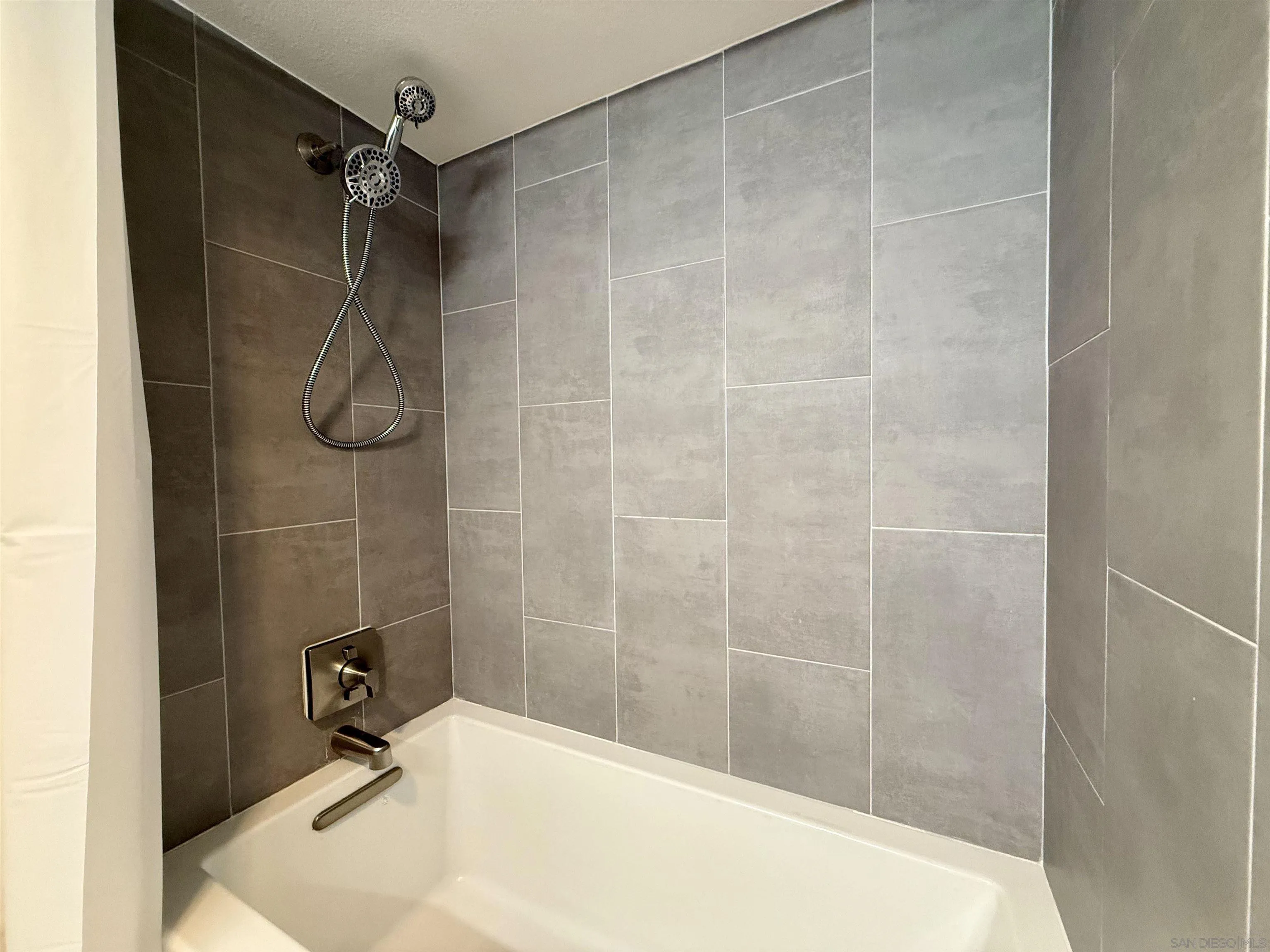 Photo #11: 260010359 Listing: Photo #11