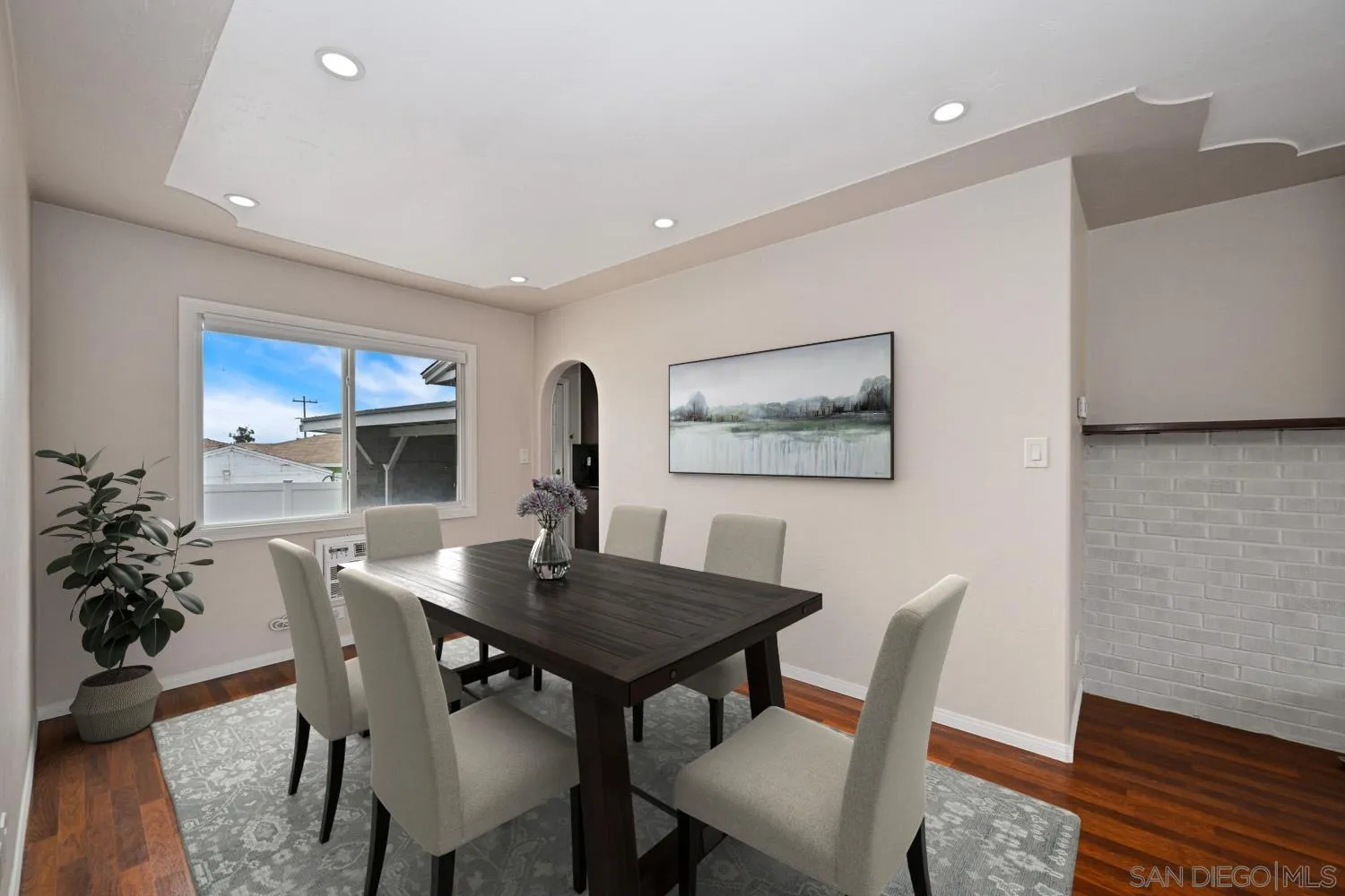 https://cdn.realtyfeed.com/cdn/127/260010360/15b7f104b03ba13469dd673d2daff3c6.webp
