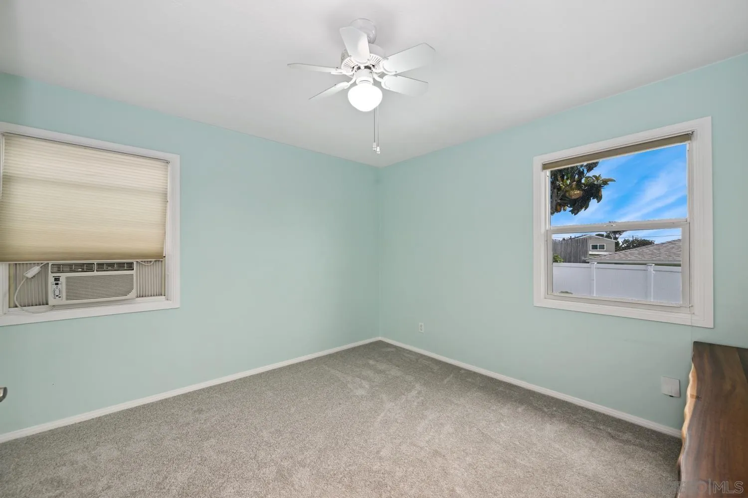 https://cdn.realtyfeed.com/cdn/127/260010360/58c8e8a043d9570f1aa3a4858e839178.webp