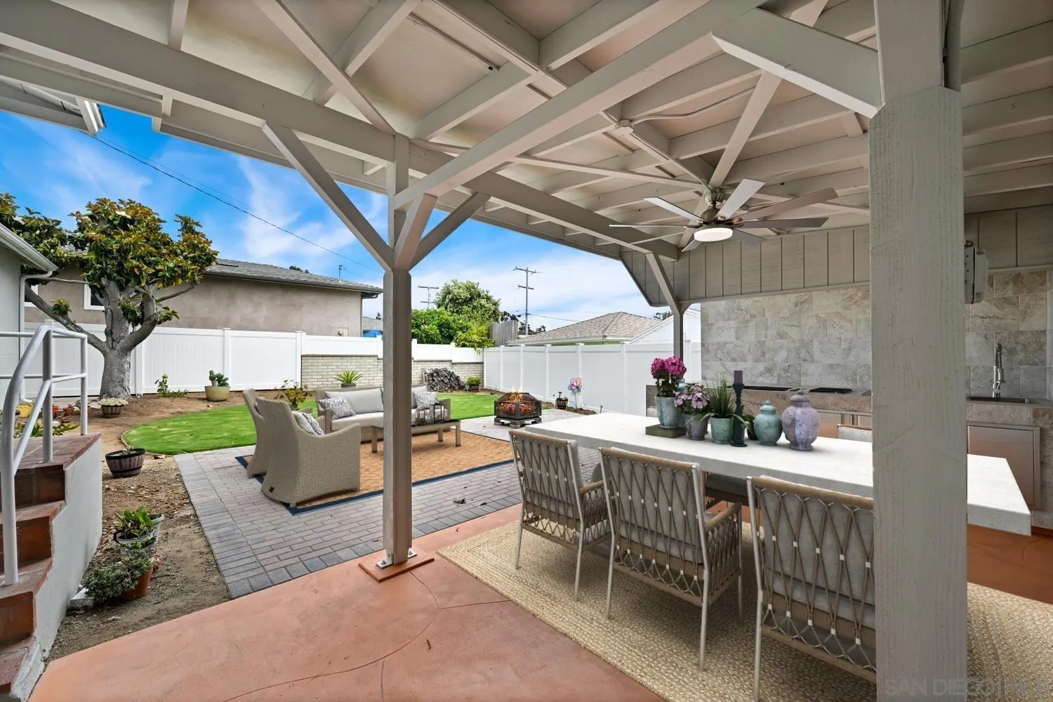 https://cdn.realtyfeed.com/cdn/127/260010360/8350b8faf6e160e30dd577650a135208.webp