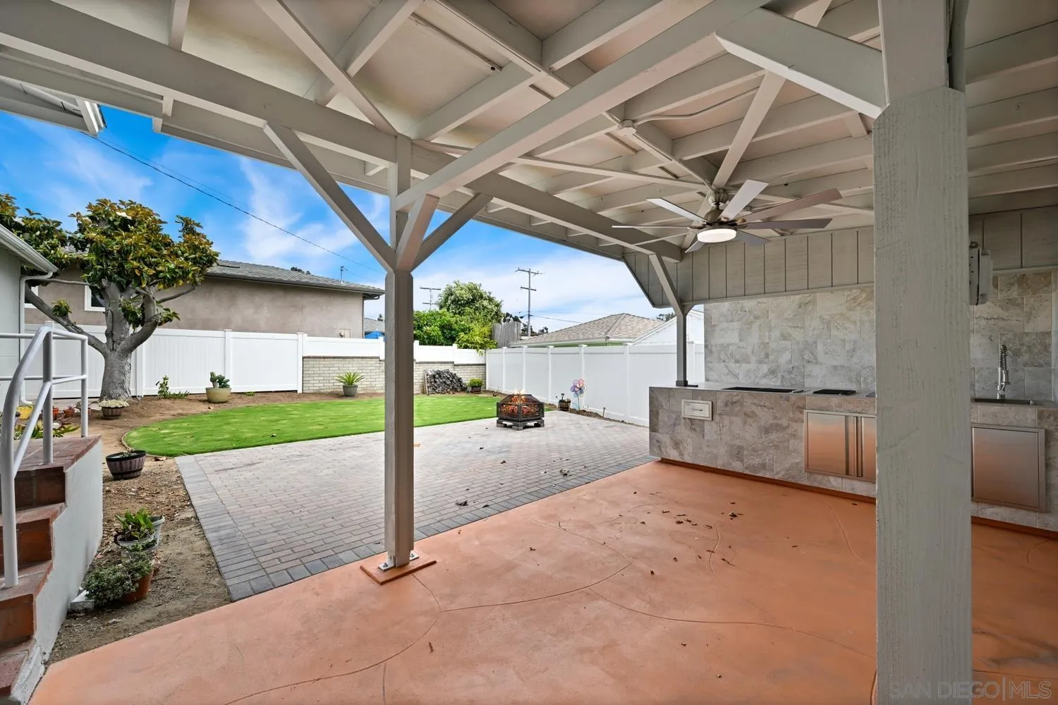 https://cdn.realtyfeed.com/cdn/127/260010360/efcedb4da5a20e7bef9dabbe93263311.webp